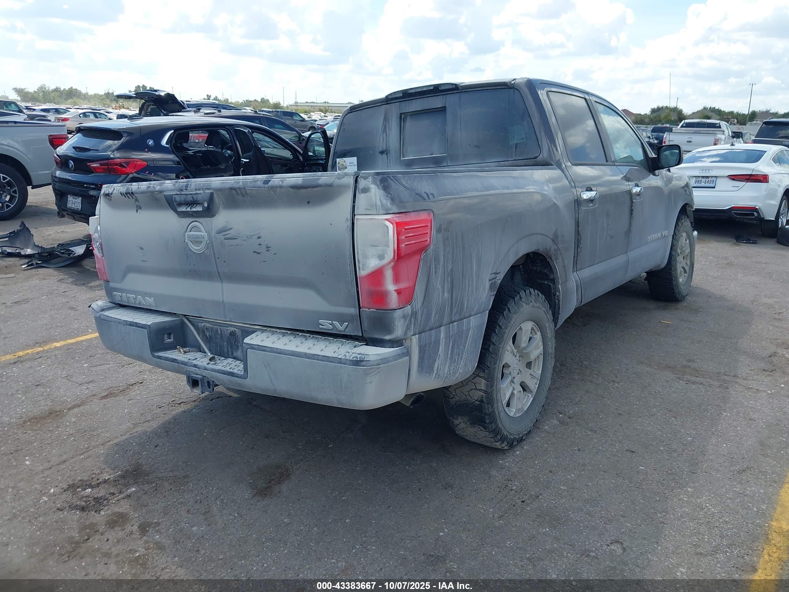 NISSAN TITAN image 4