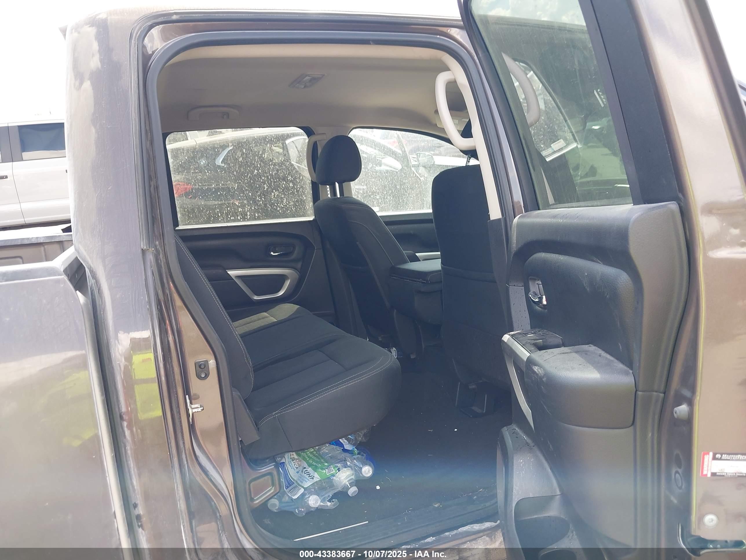 NISSAN TITAN image 8