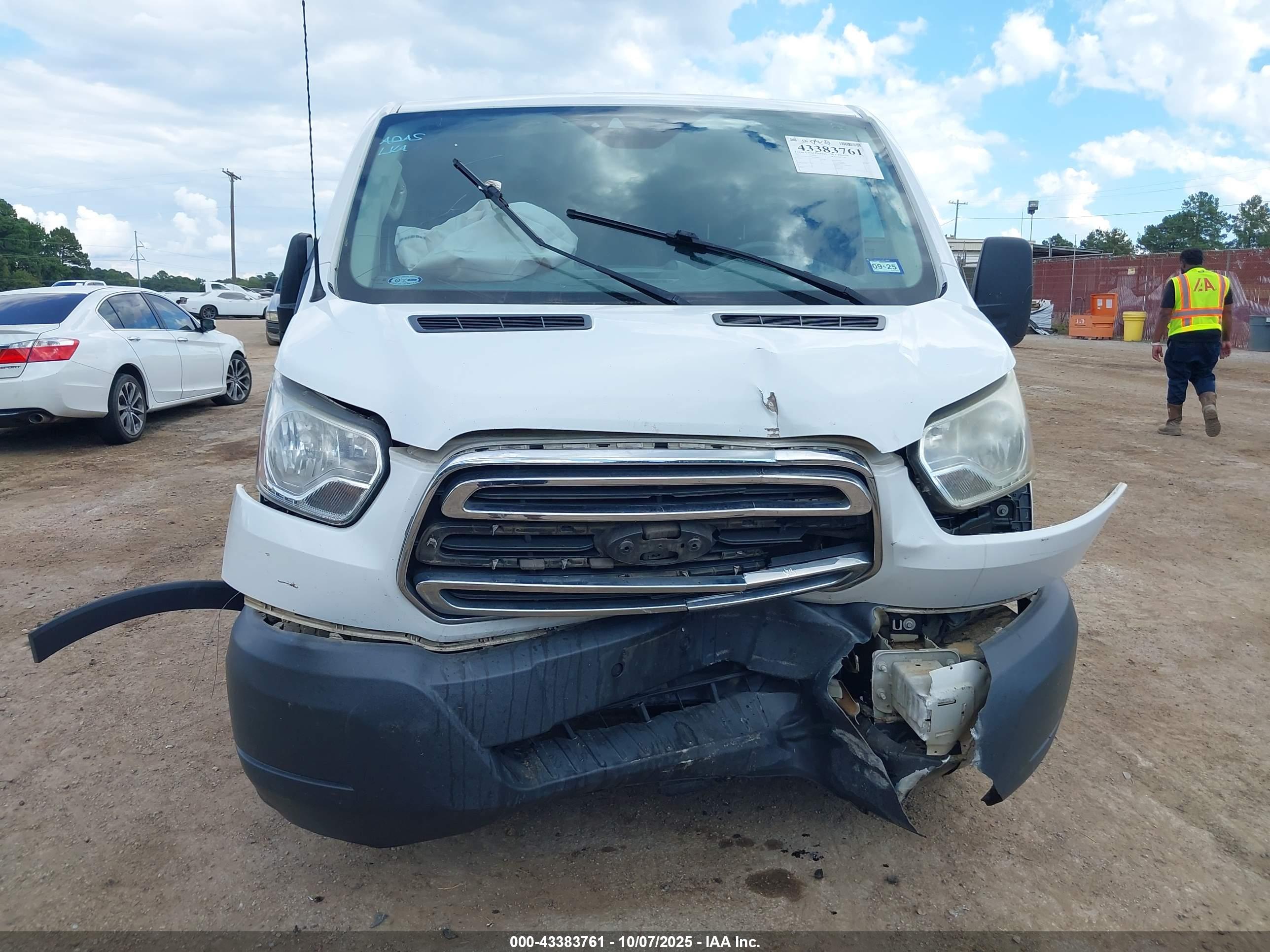 FORD TRANSIT-250 image 6