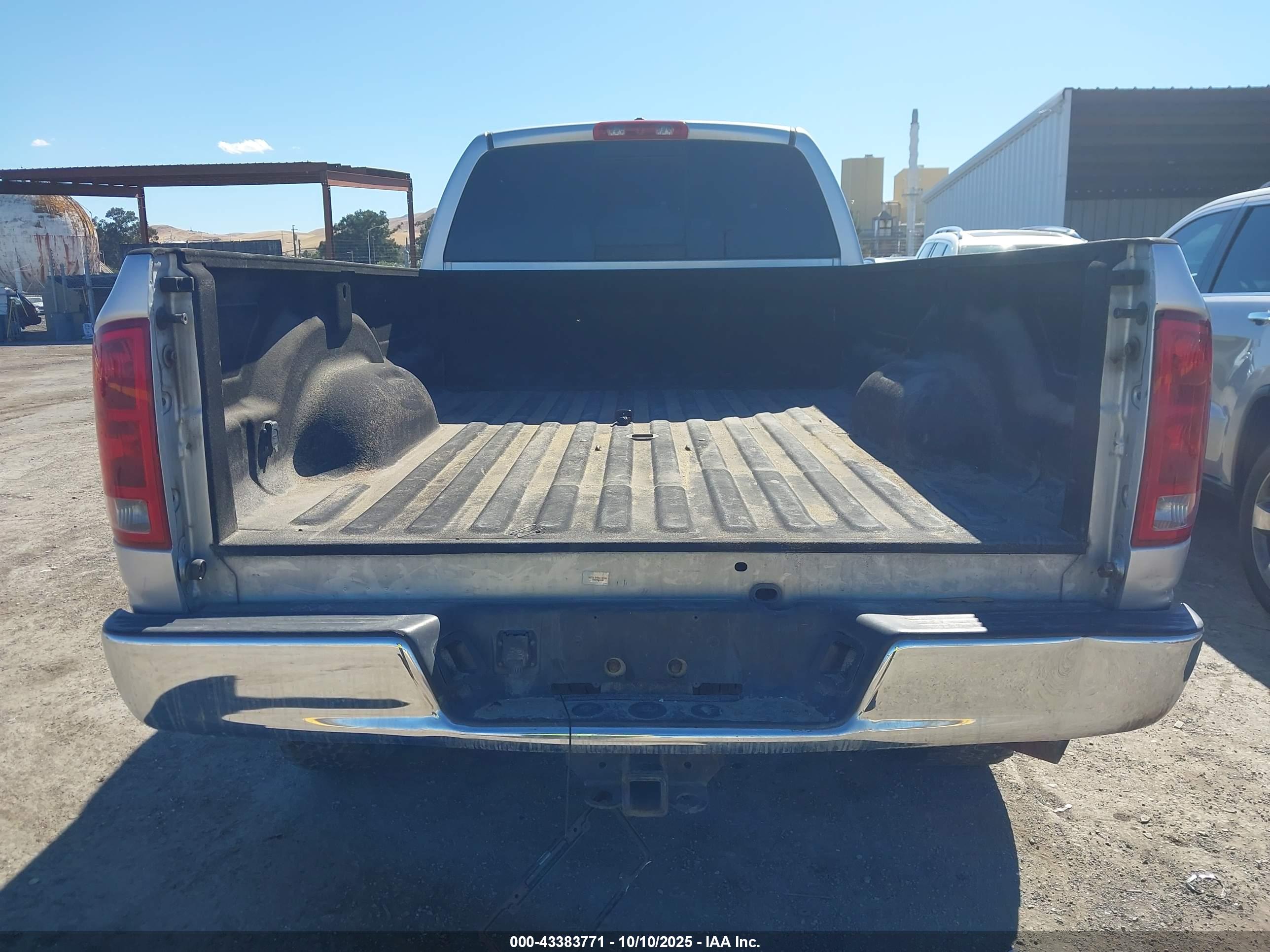 DODGE RAM image 6