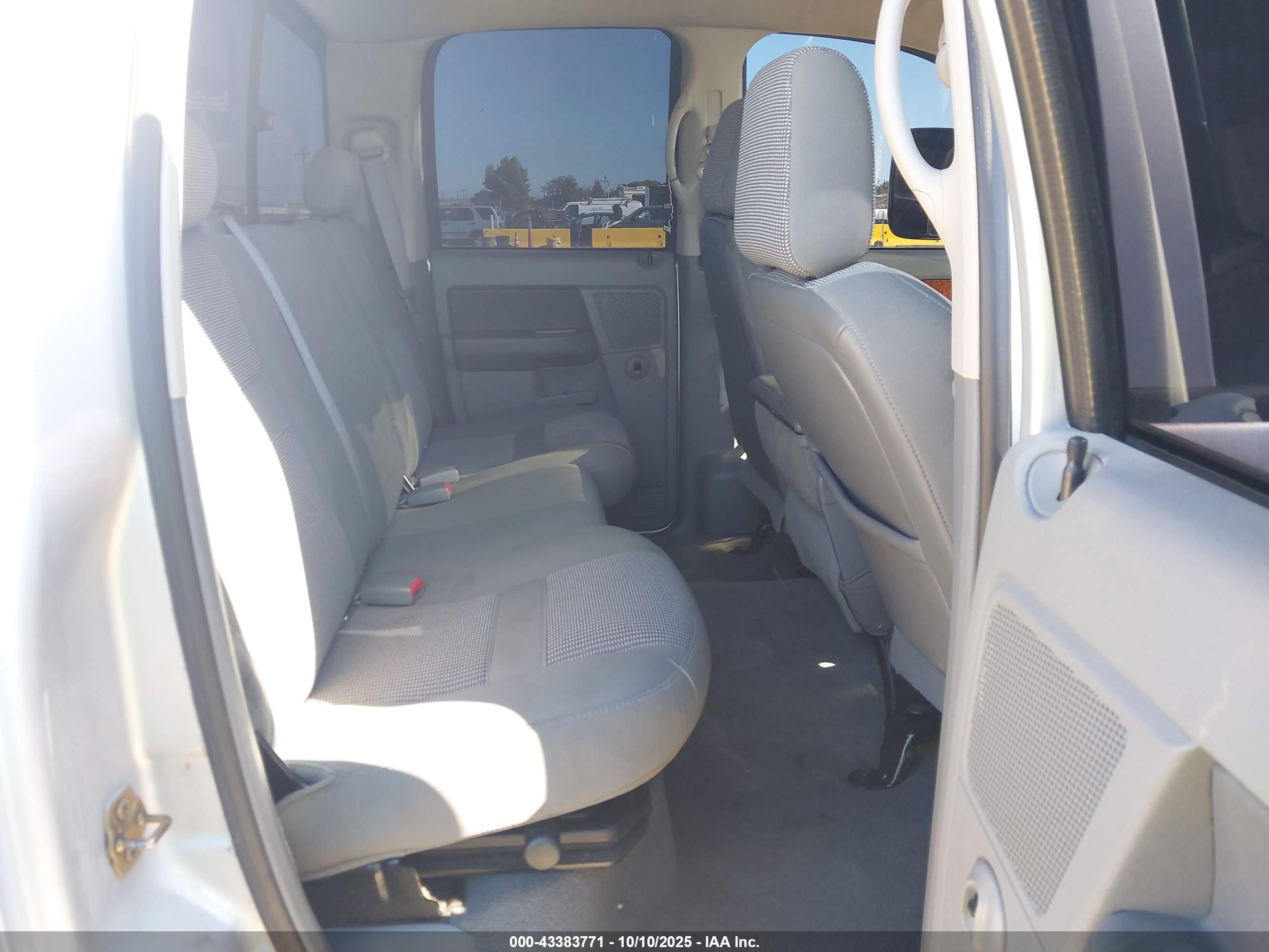DODGE RAM image 8