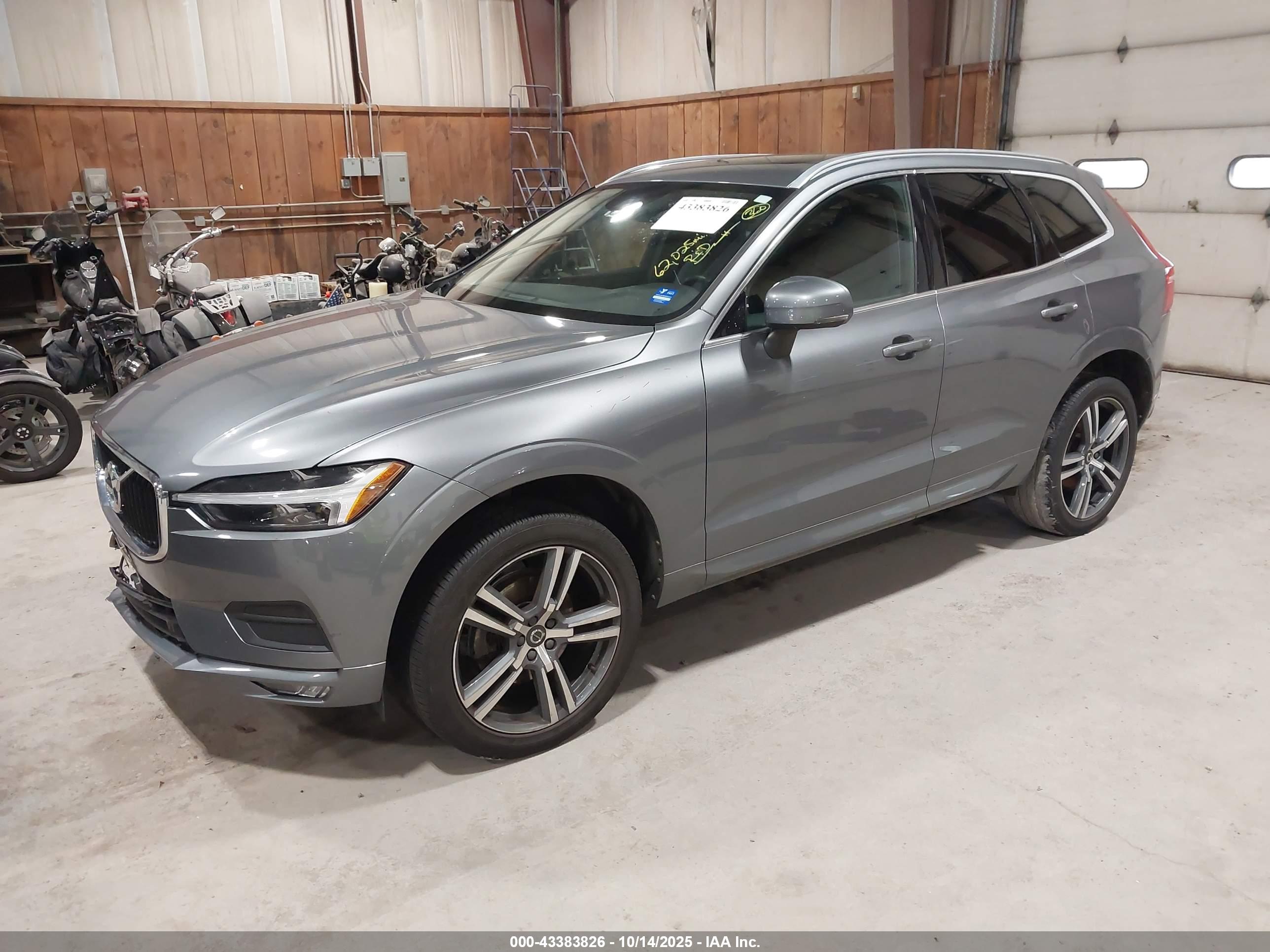 VOLVO XC60 image 2
