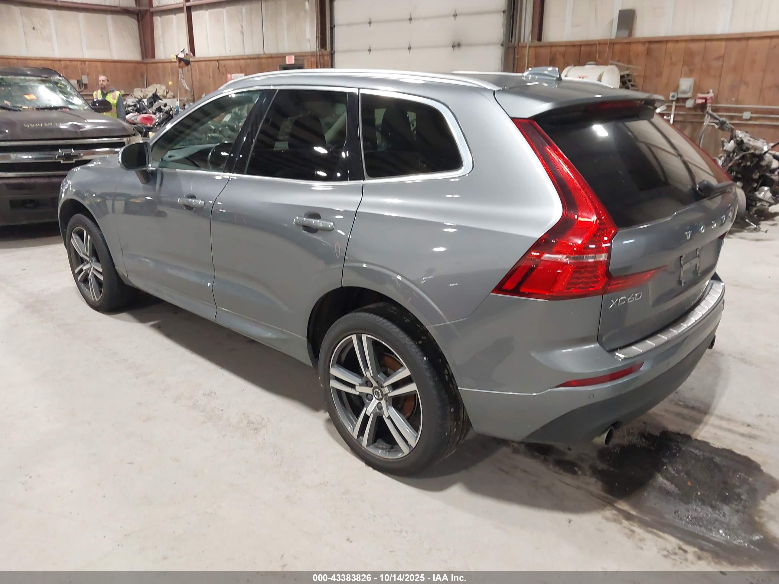 VOLVO XC60 image 3