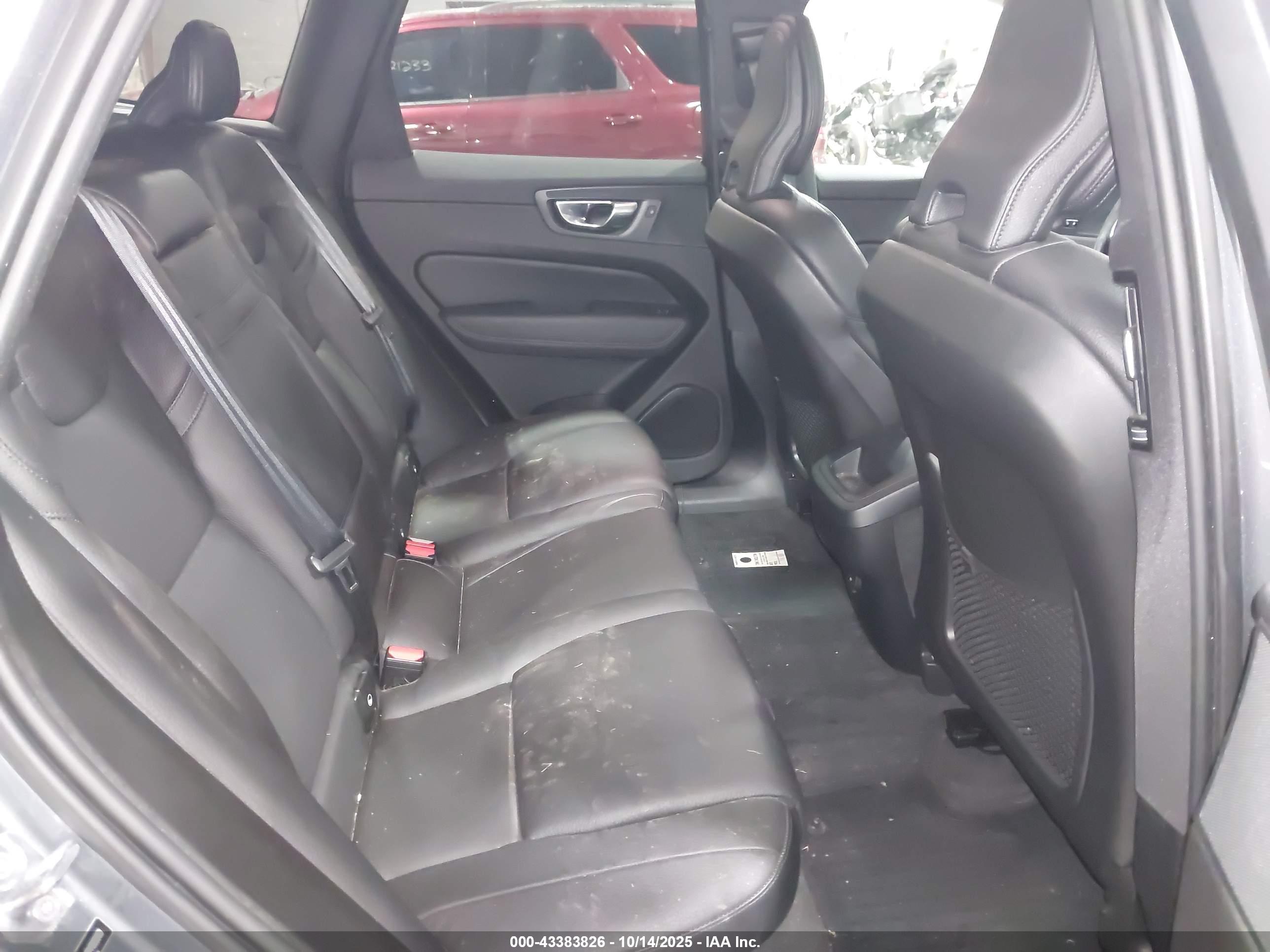 VOLVO XC60 image 8