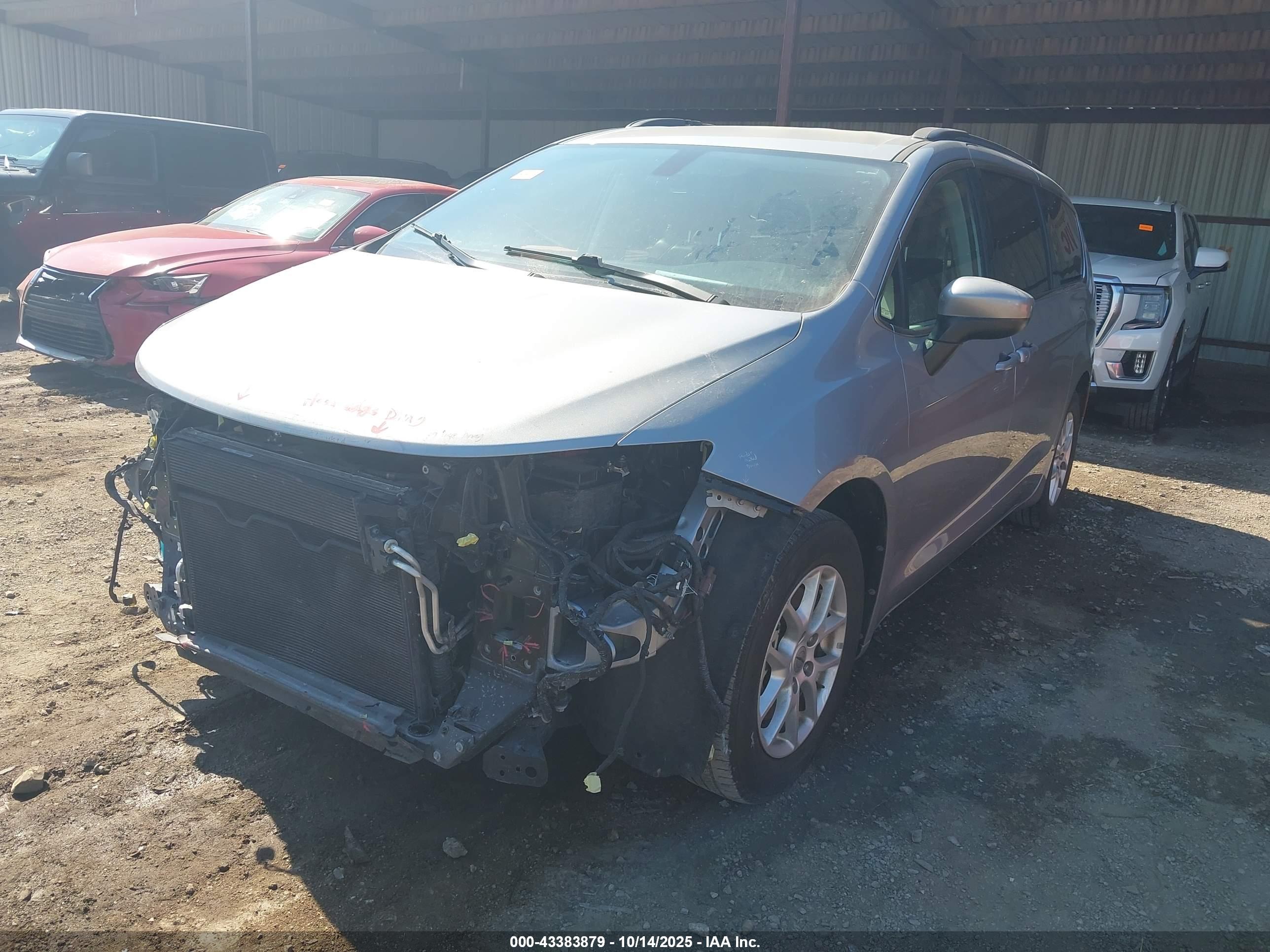 CHRYSLER VOYAGER image 2