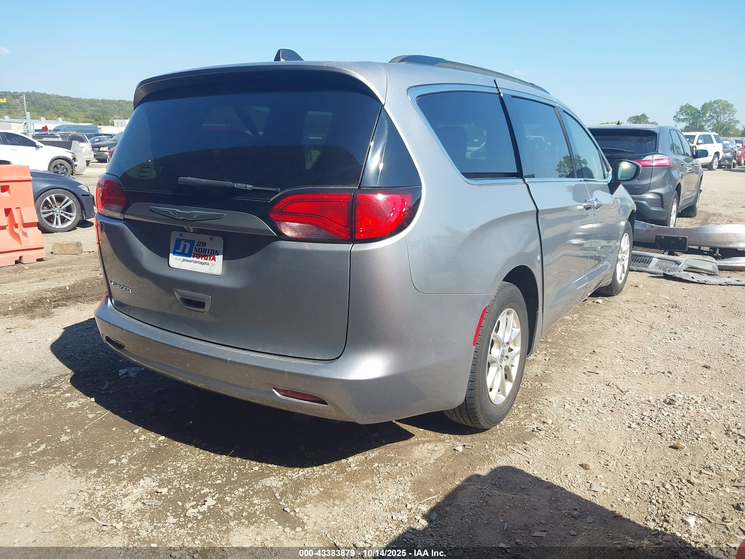 CHRYSLER VOYAGER image 4