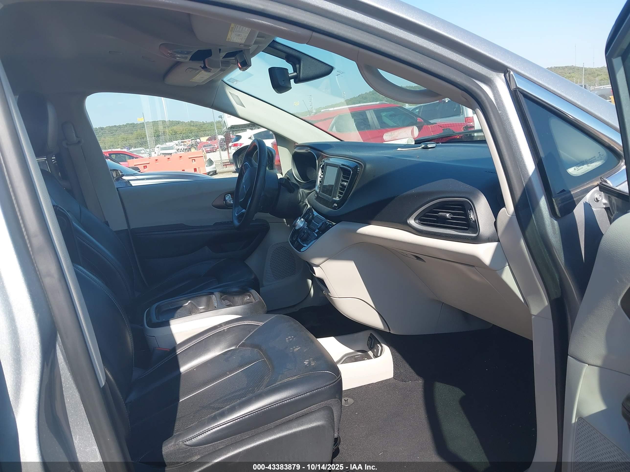 CHRYSLER VOYAGER image 5