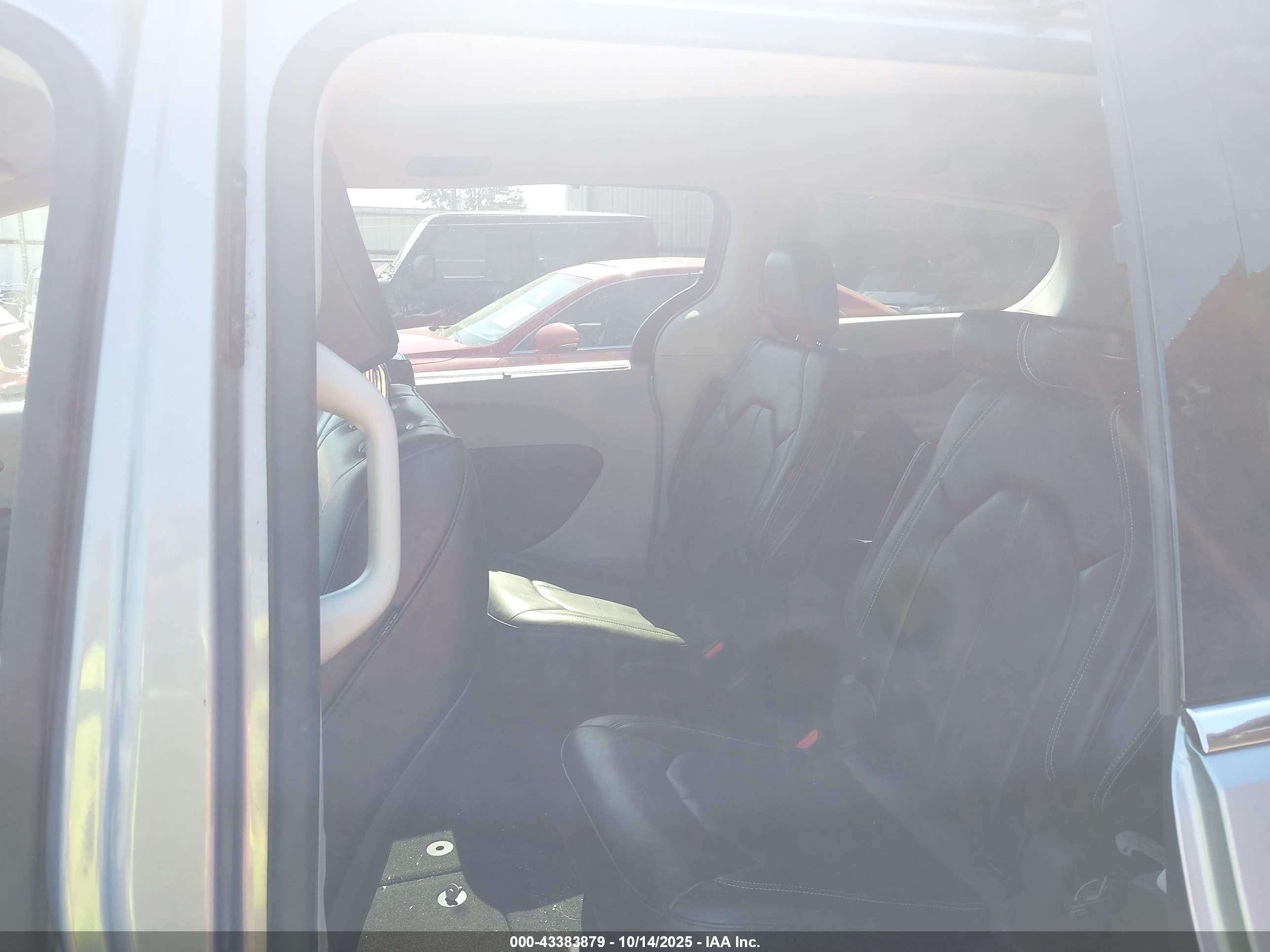 CHRYSLER VOYAGER image 8