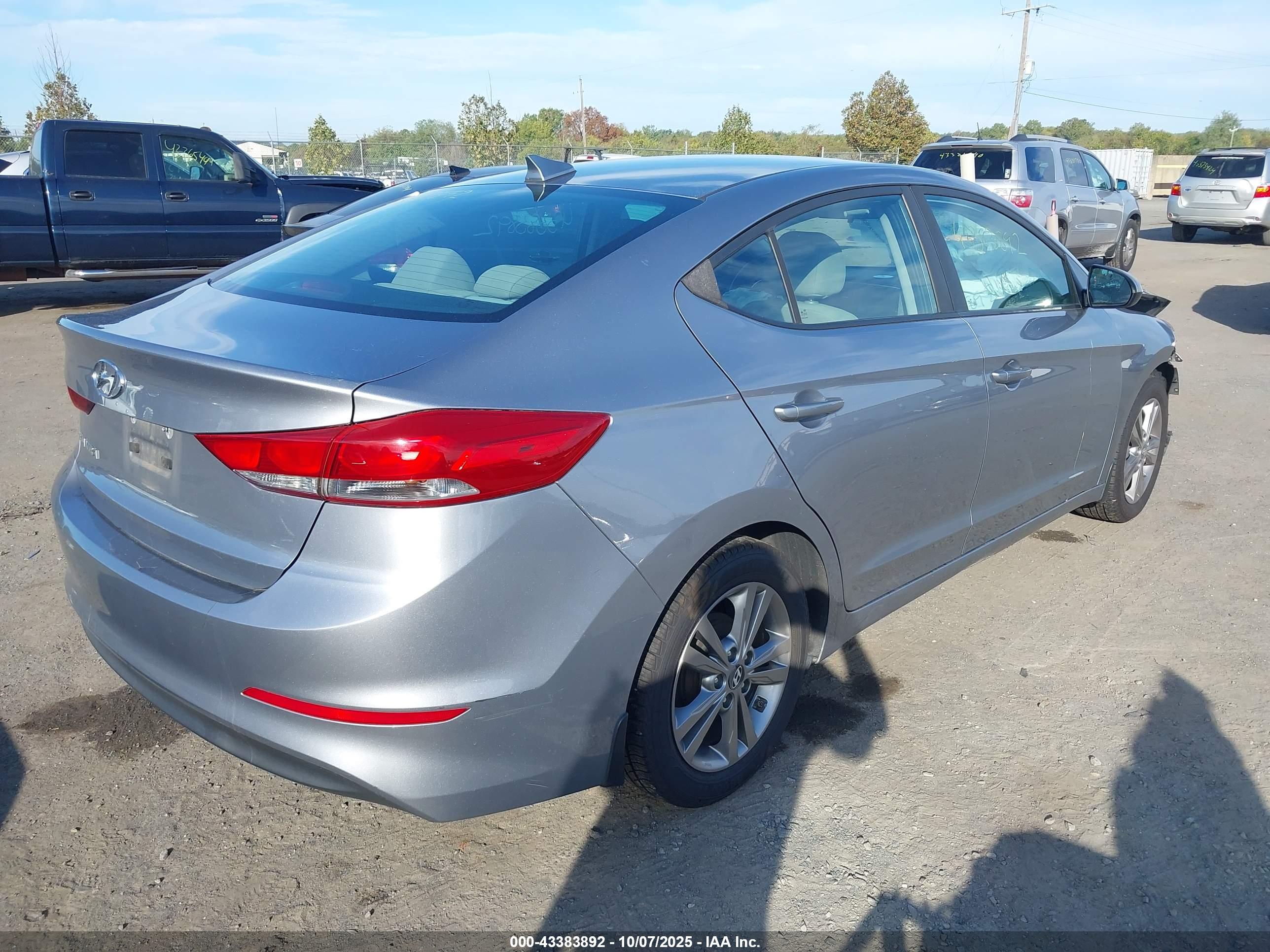 HYUNDAI ELANTRA image 4