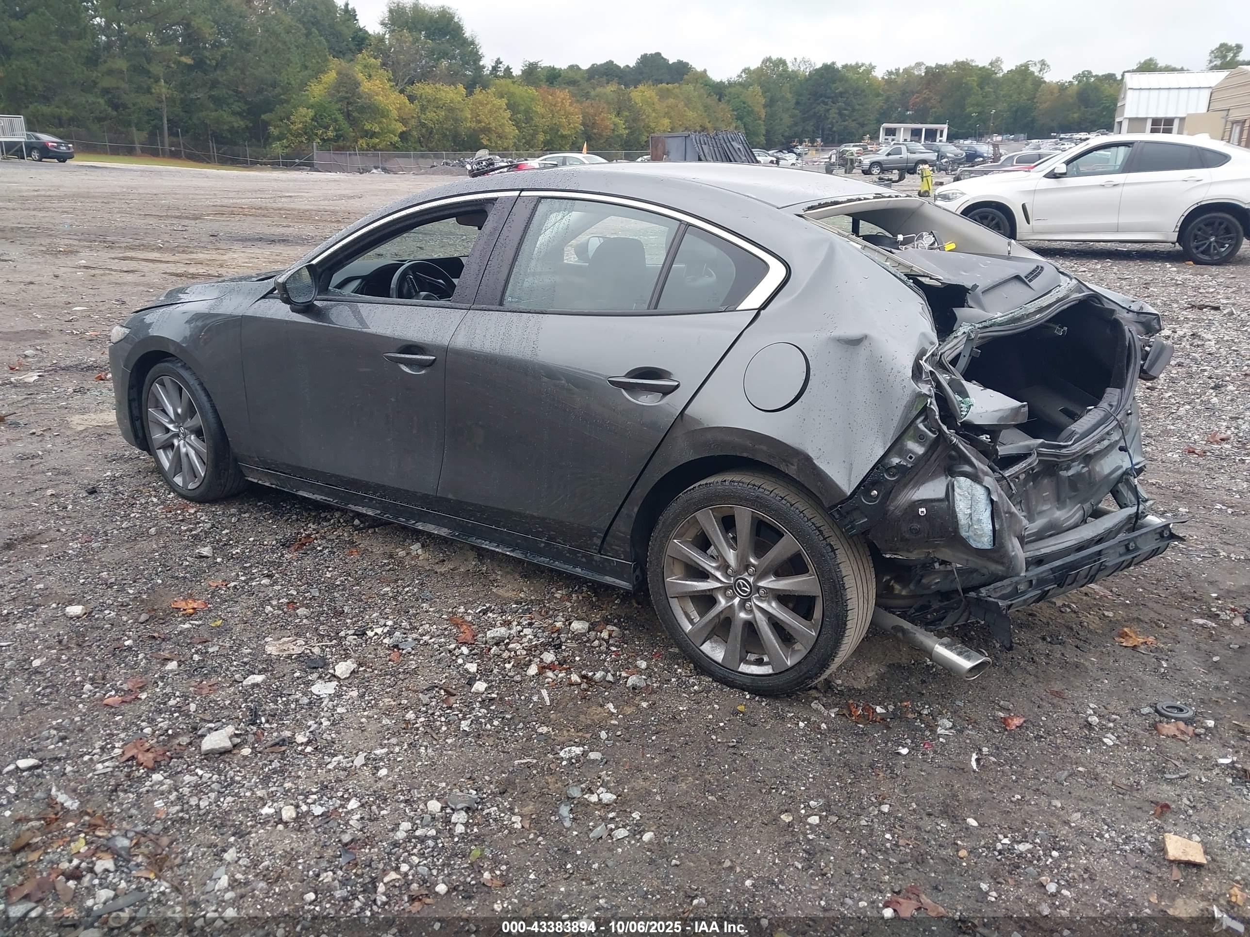 MAZDA MAZDA3 image 3