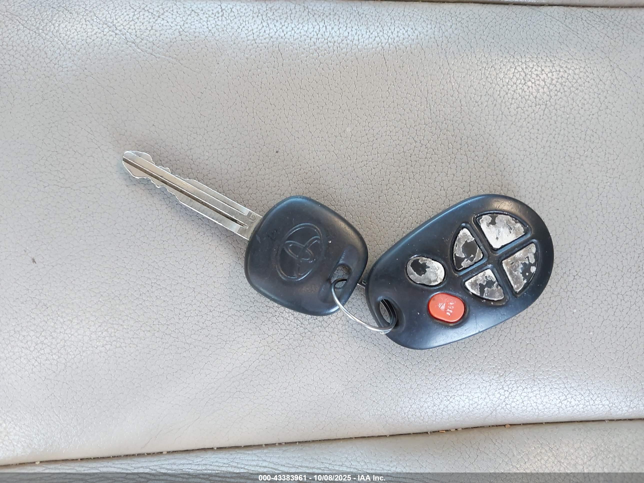 TOYOTA SIENNA image 11
