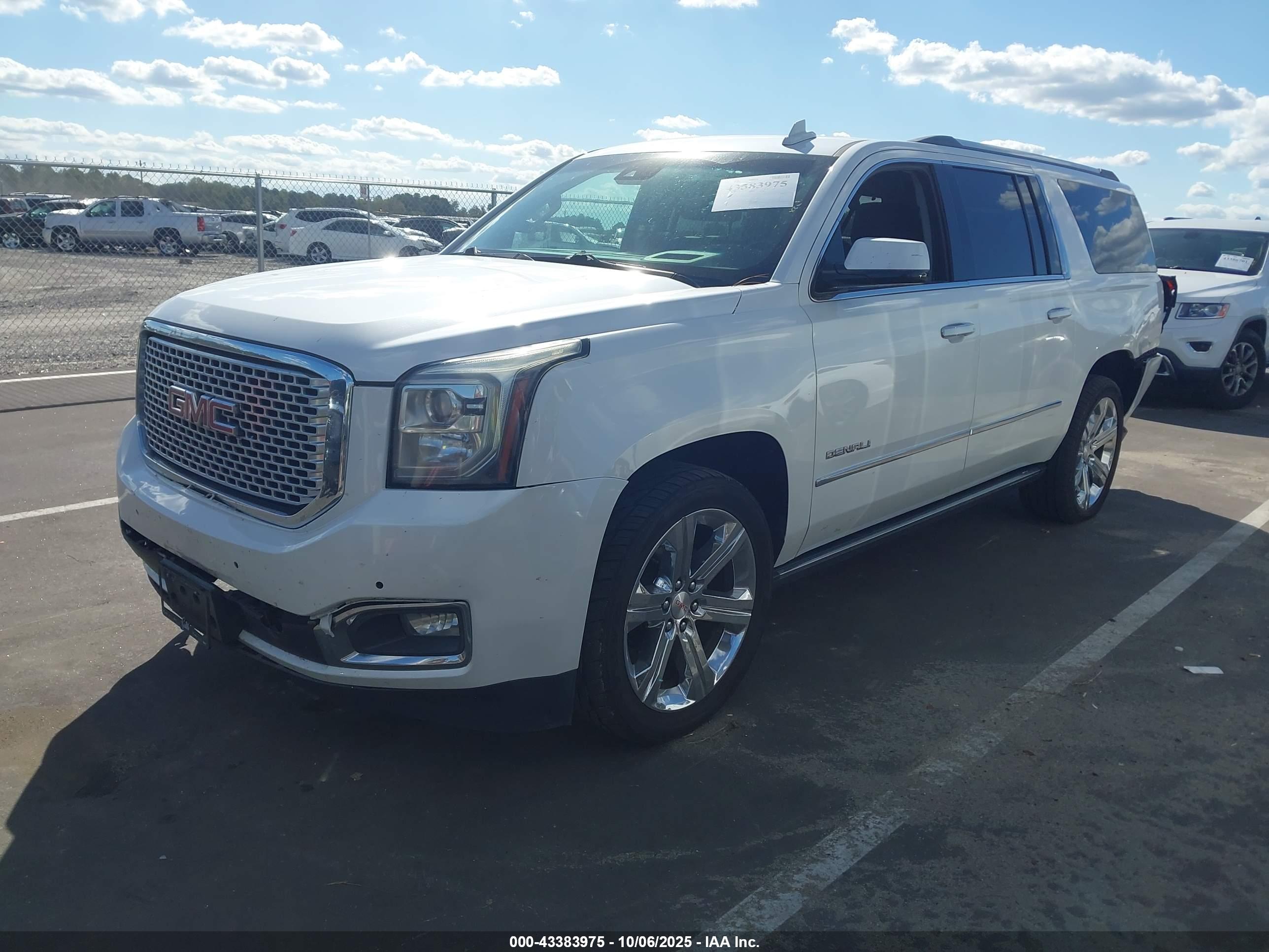 GMC YUKON image 2