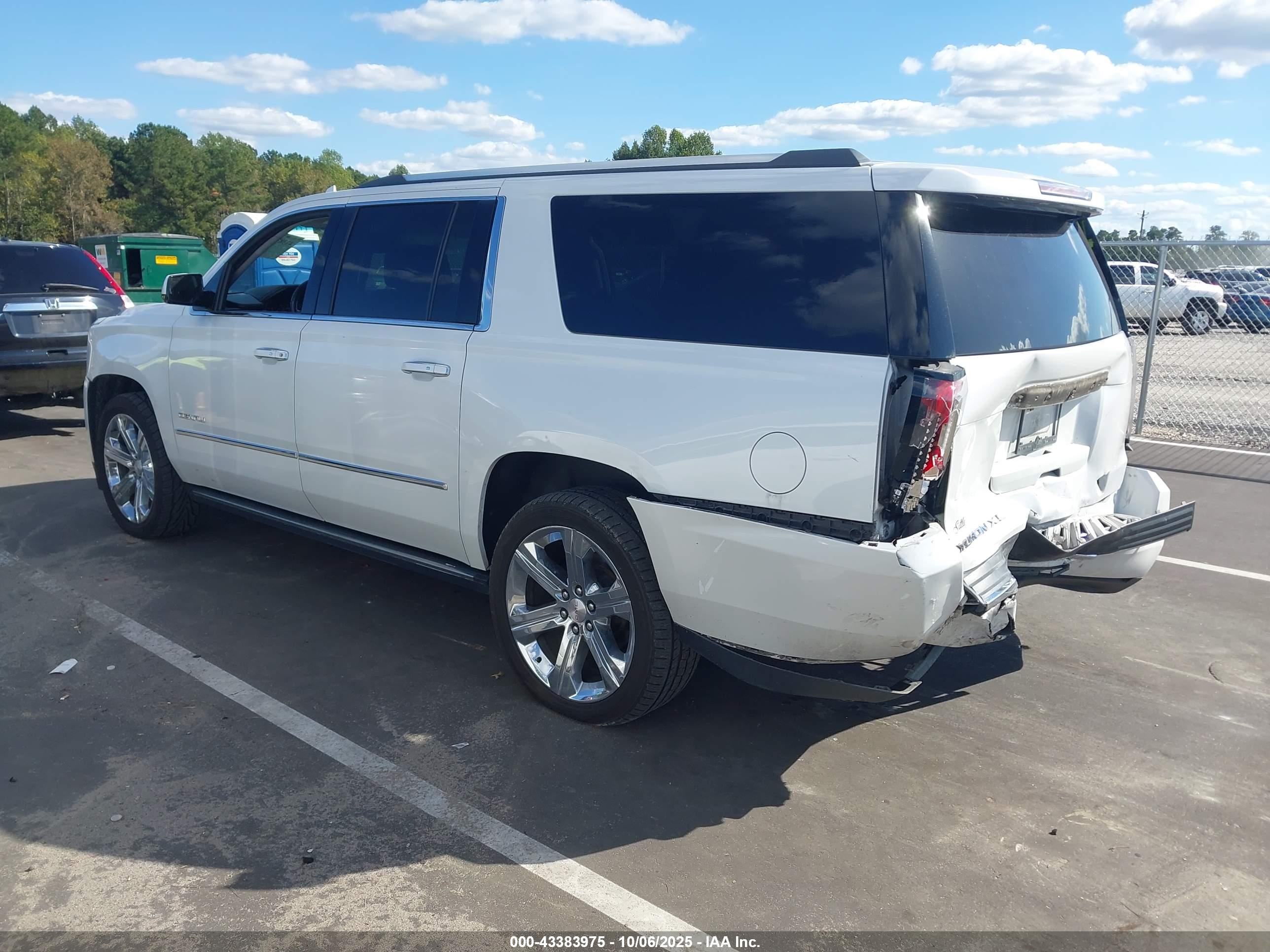 GMC YUKON image 3