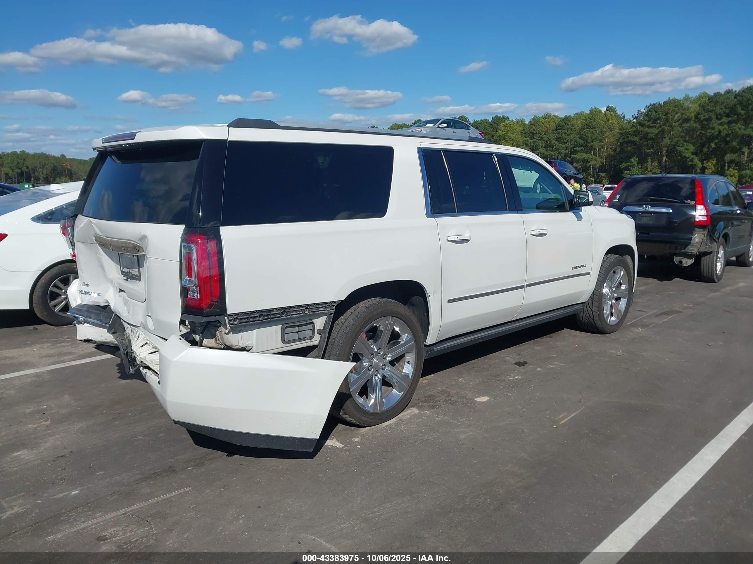 GMC YUKON image 4