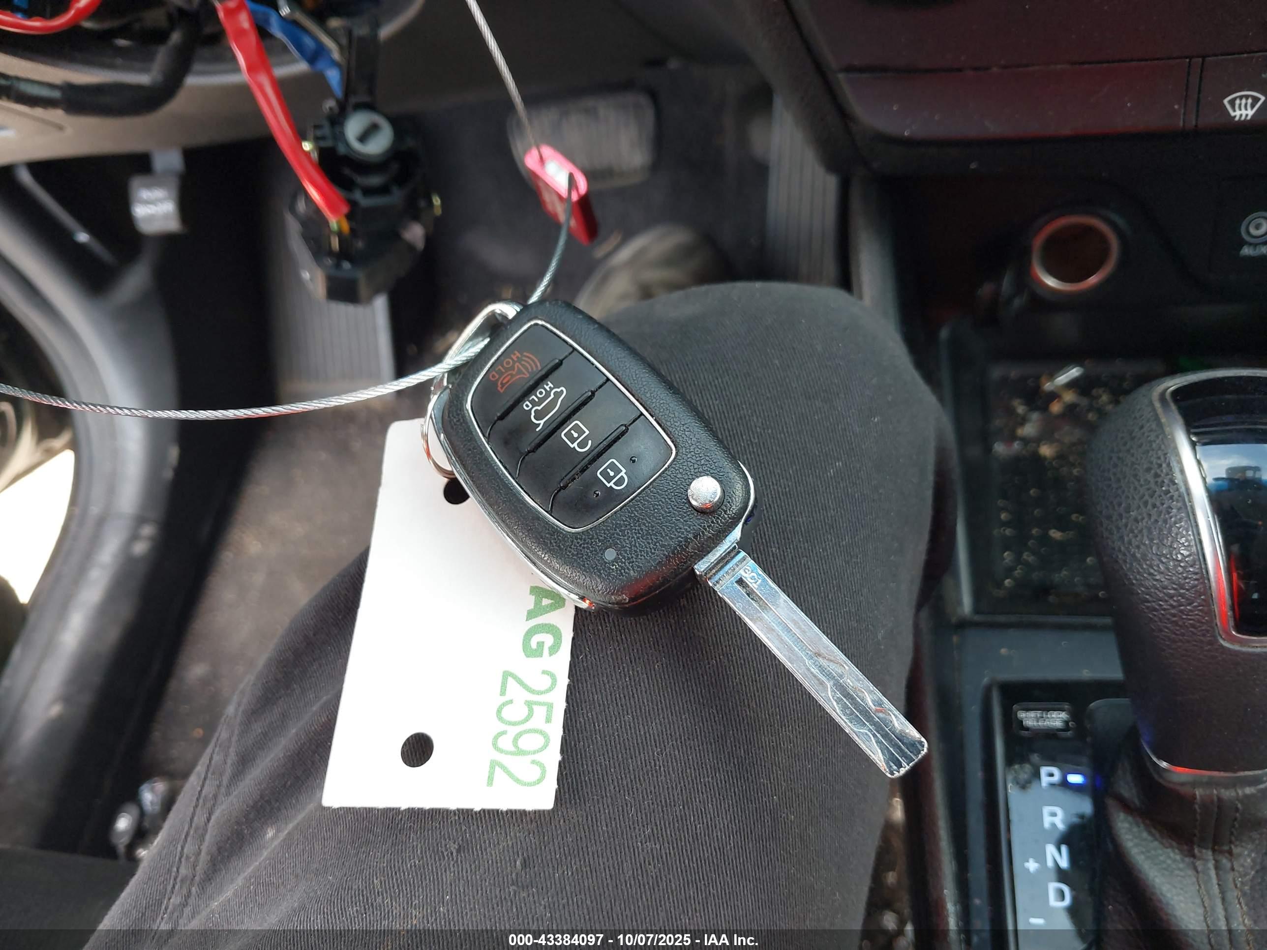HYUNDAI TUCSON image 11