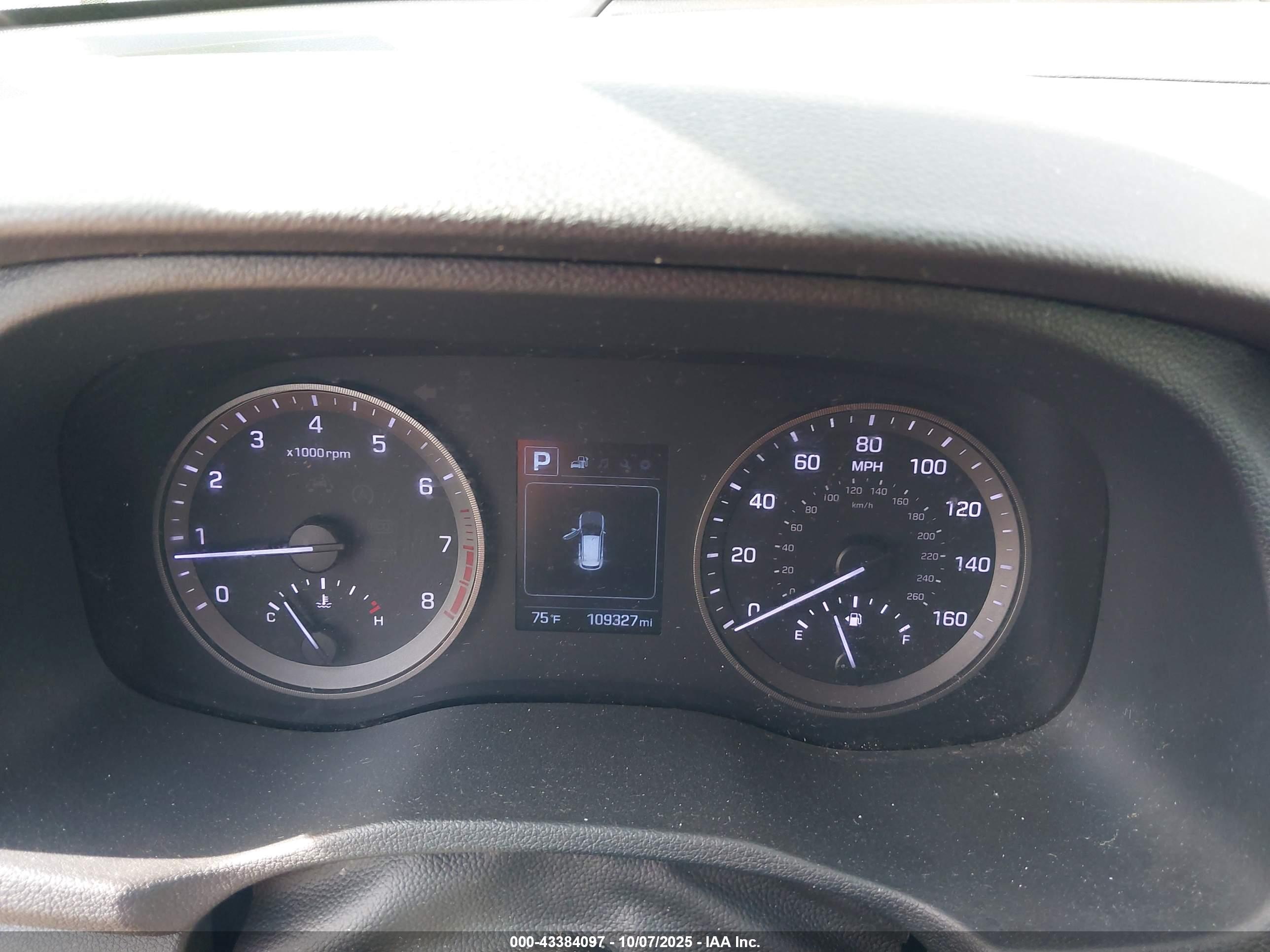 HYUNDAI TUCSON image 7