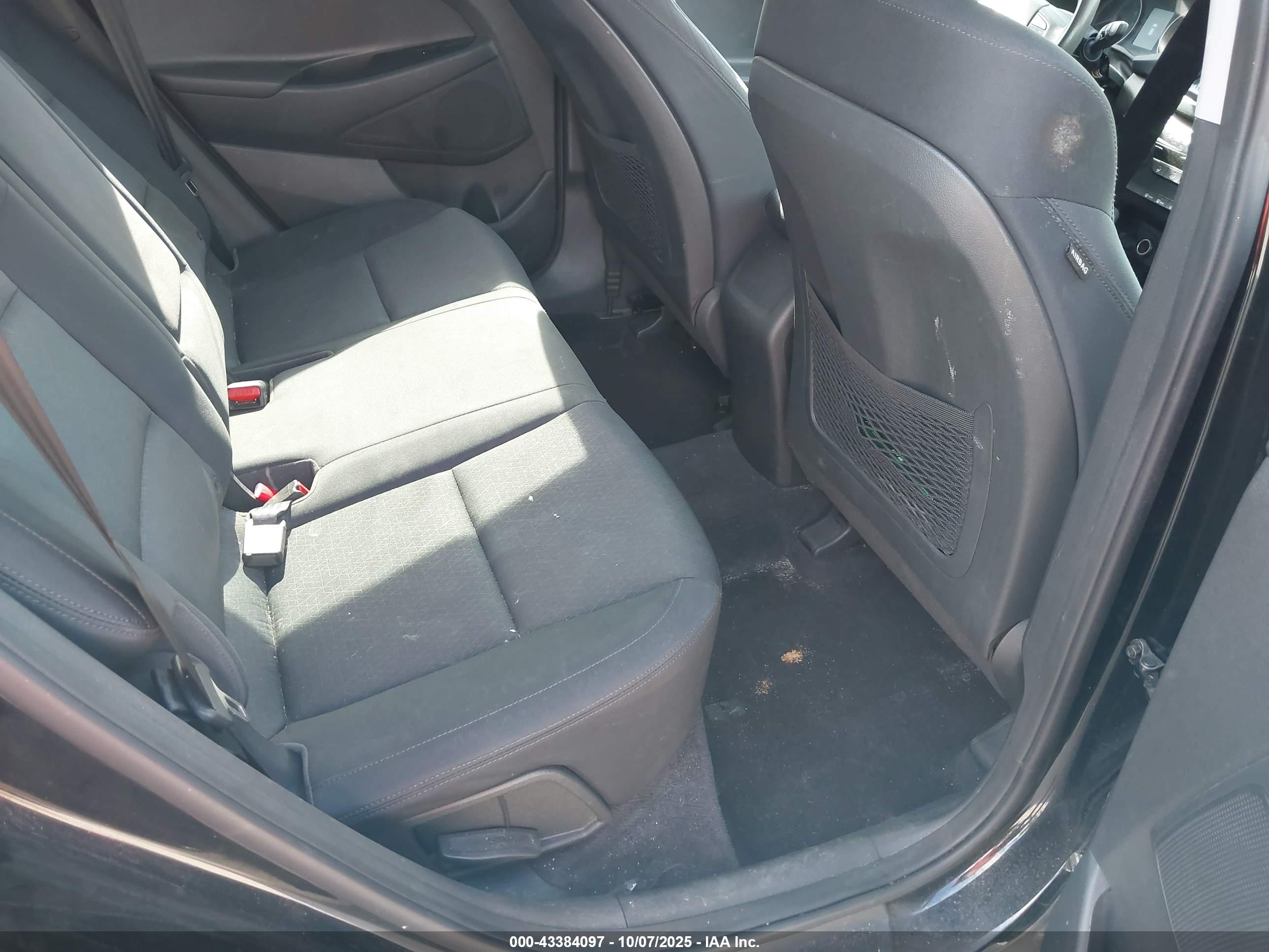 HYUNDAI TUCSON image 8