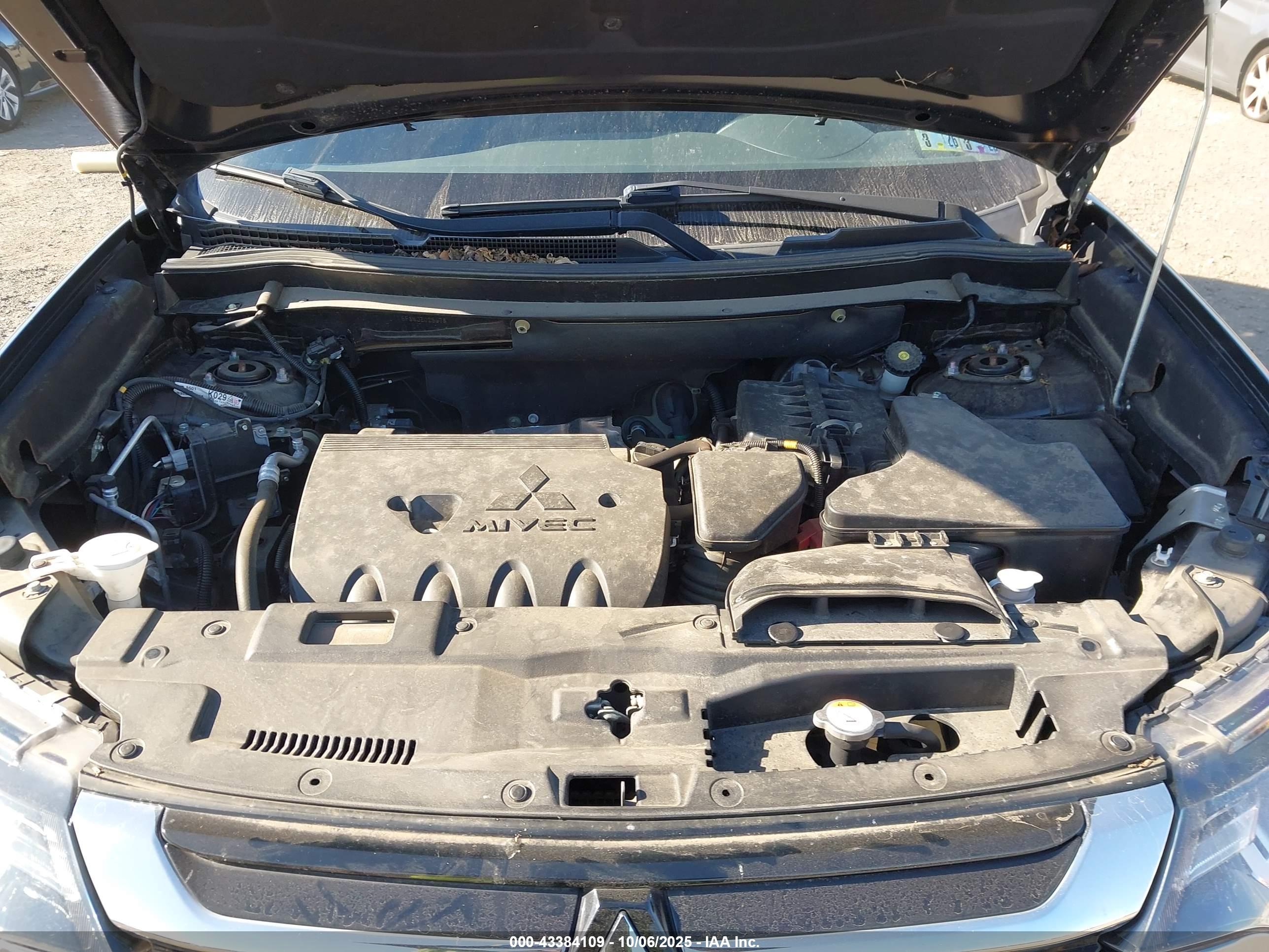 MITSUBISHI OUTLANDER image 10