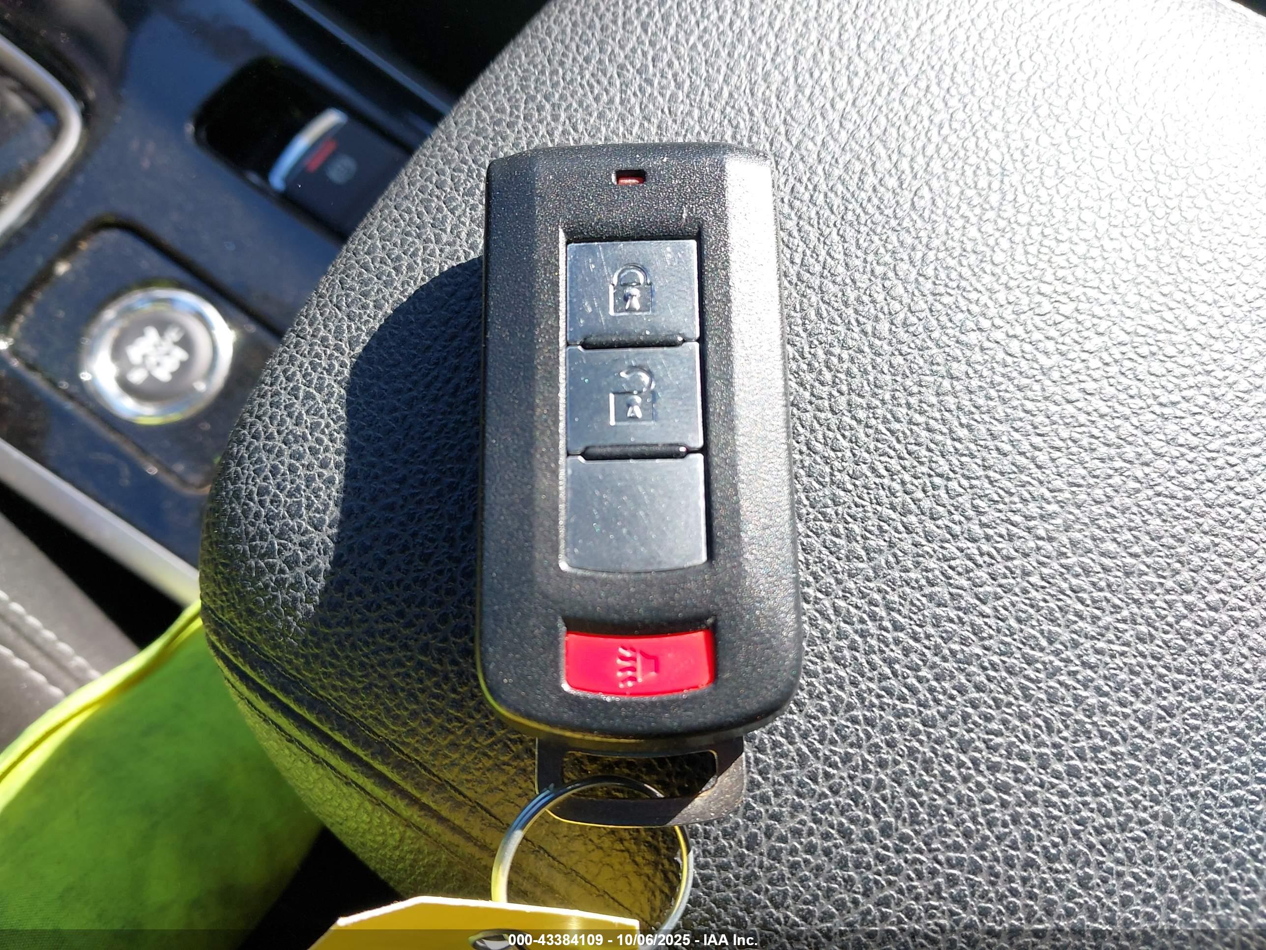 MITSUBISHI OUTLANDER image 11