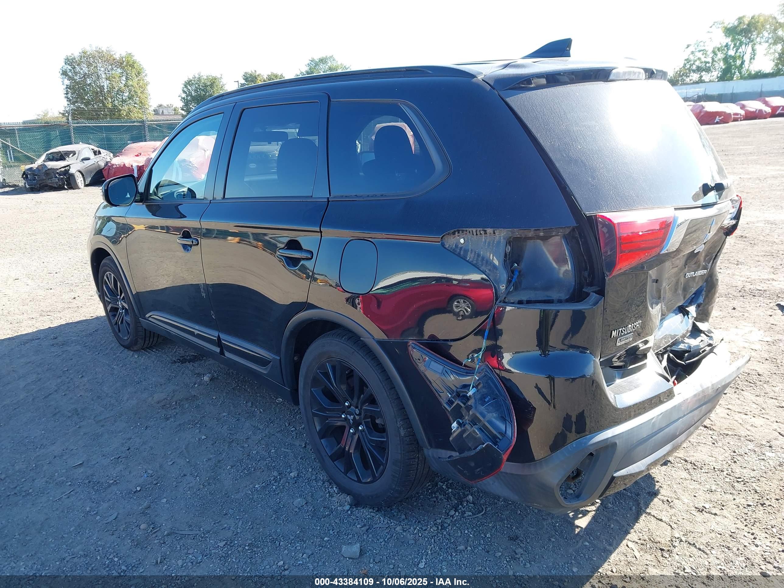 MITSUBISHI OUTLANDER image 3