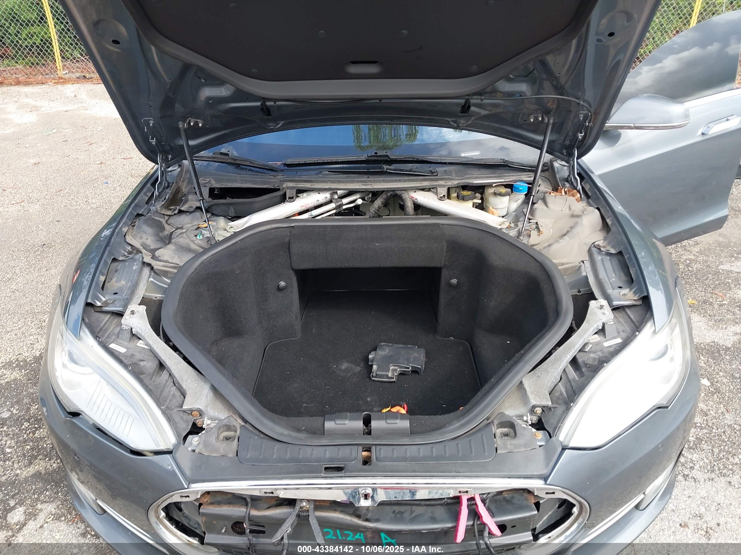 TESLA MODEL image 10