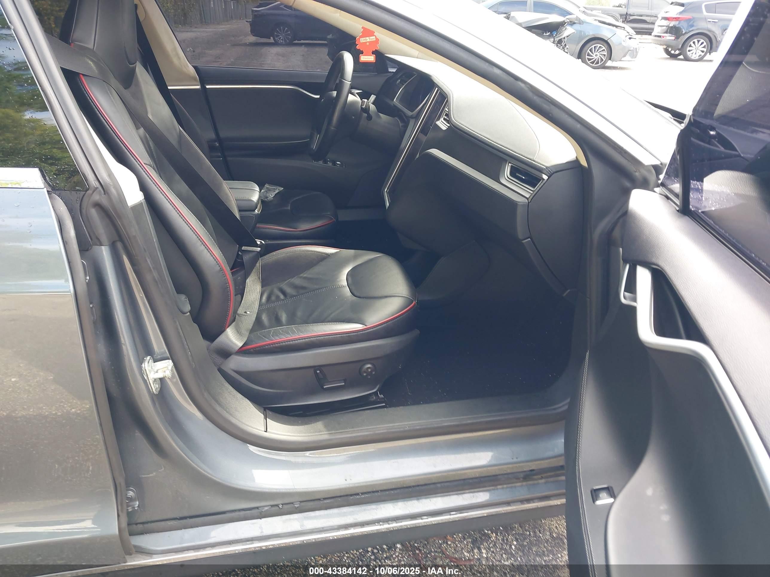 TESLA MODEL image 5