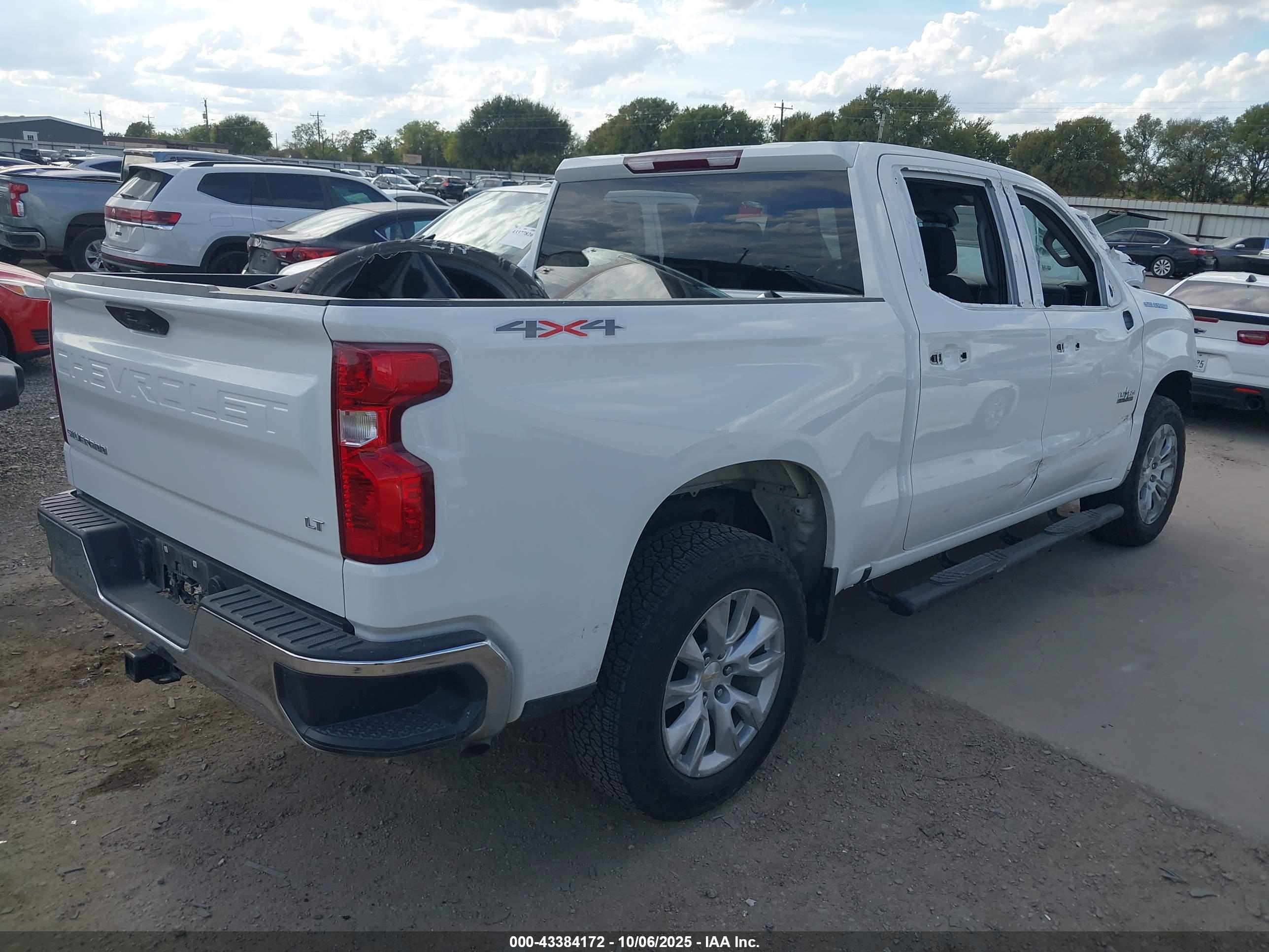 CHEVROLET SILVERADO image 4