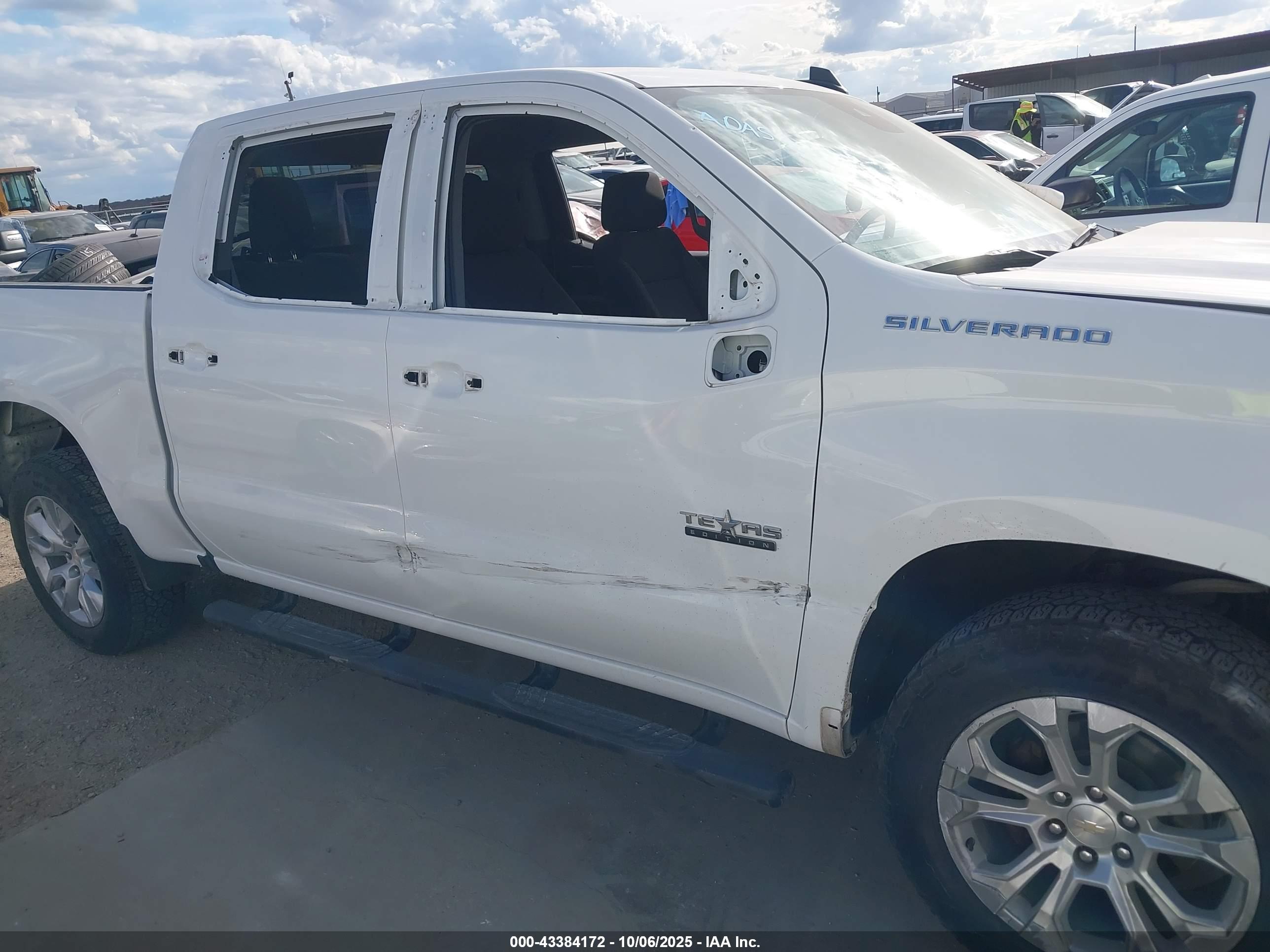 CHEVROLET SILVERADO image 6