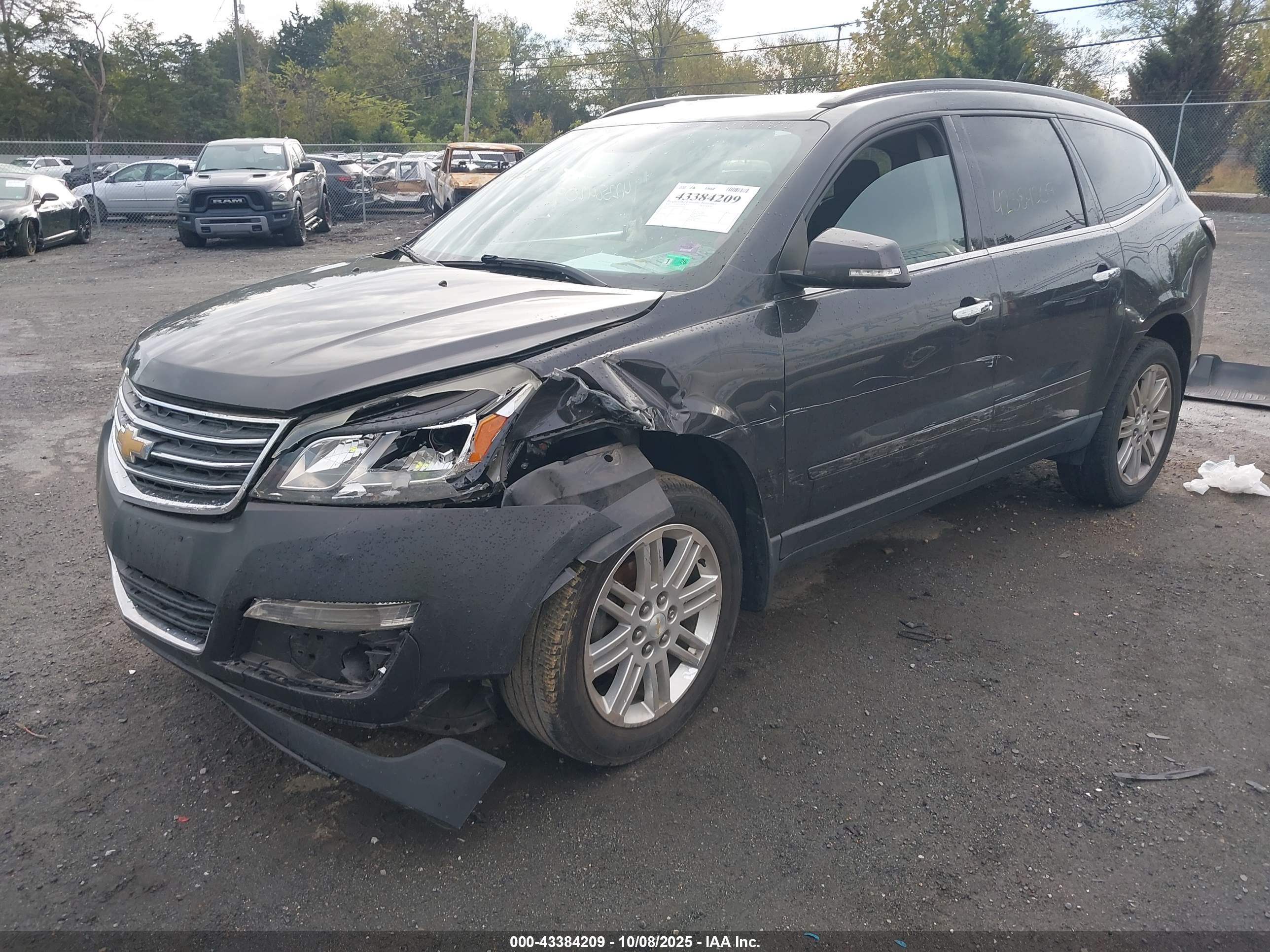 CHEVROLET TRAVERSE image 2