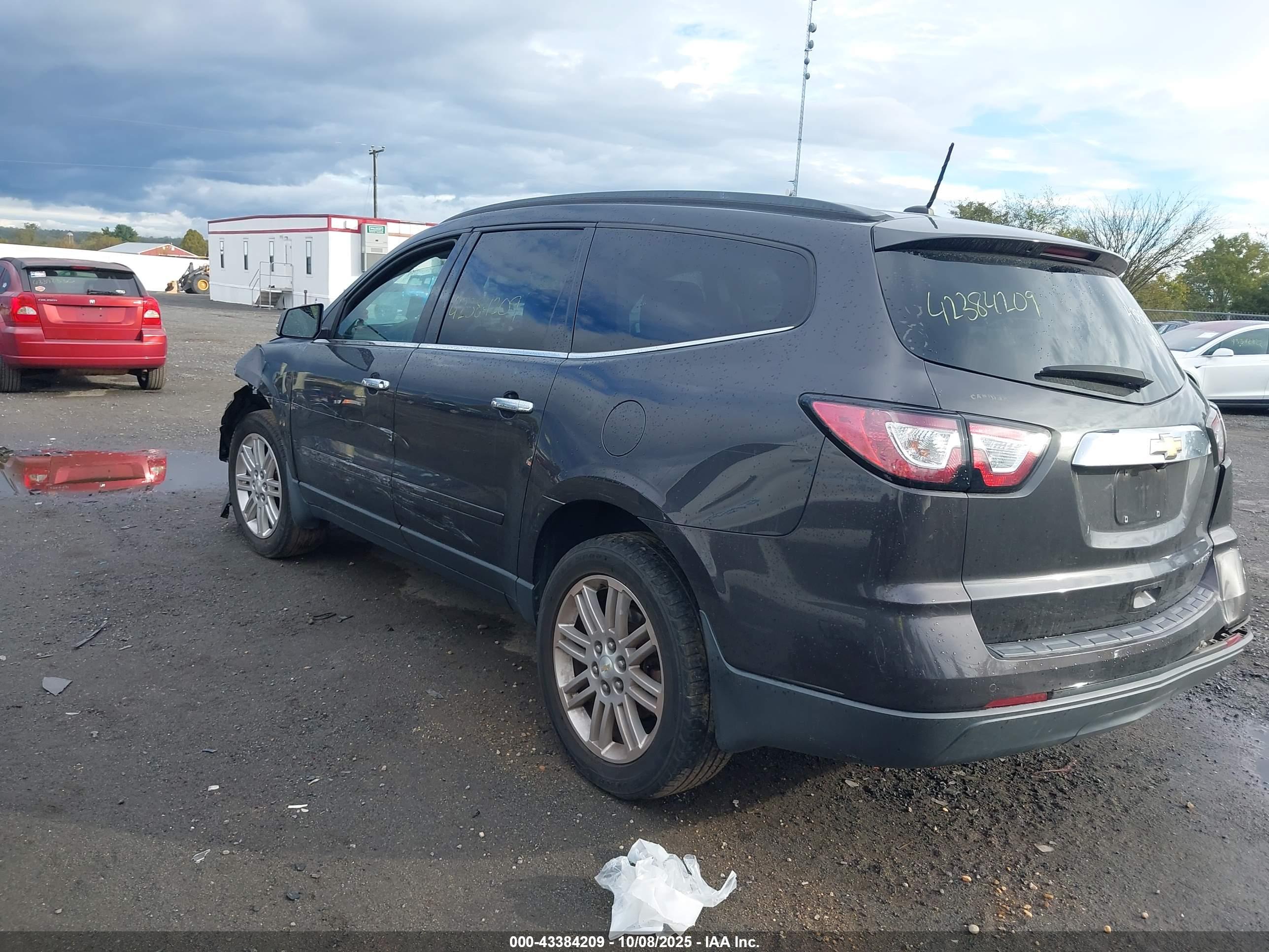 CHEVROLET TRAVERSE image 3