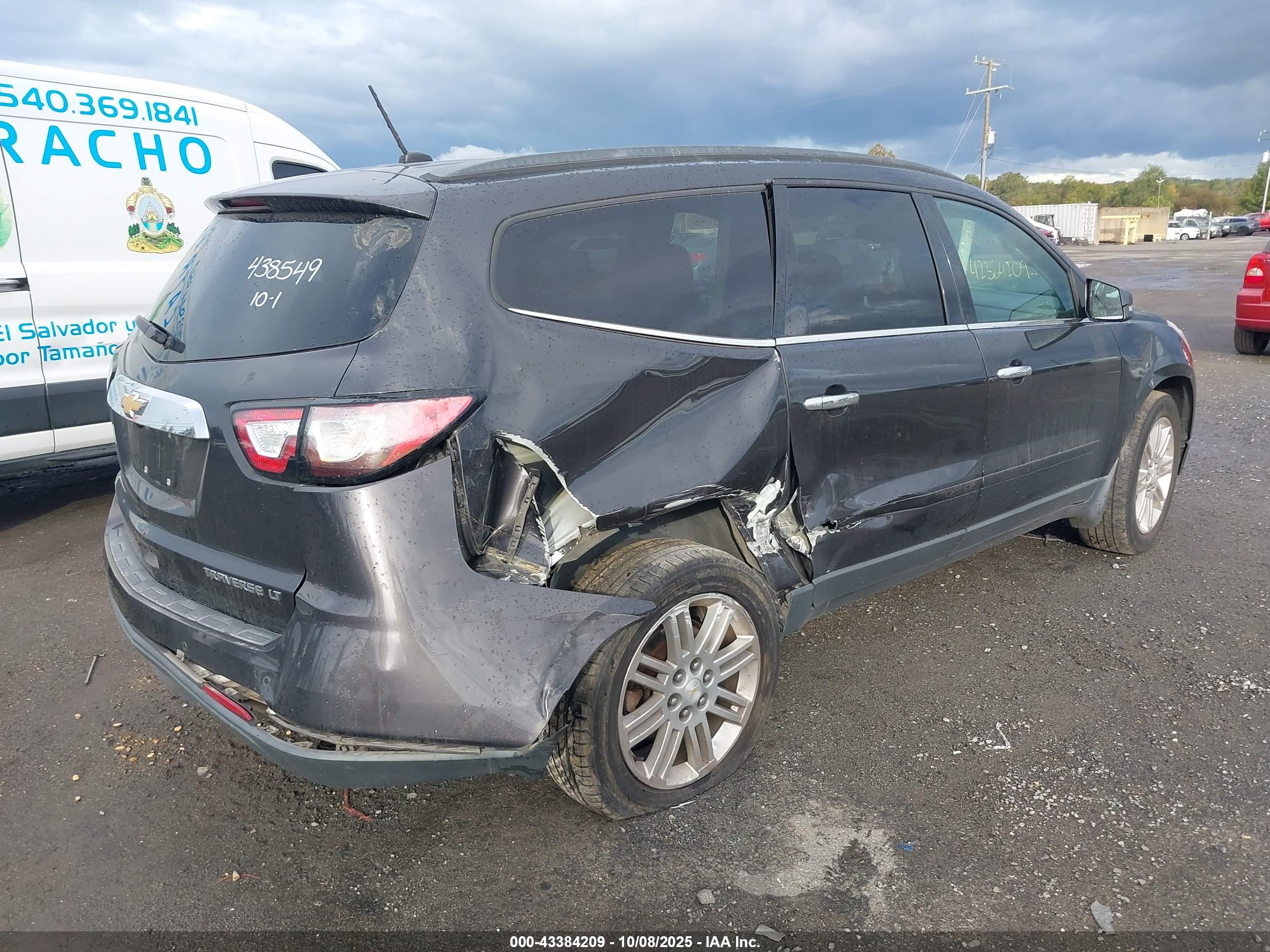 CHEVROLET TRAVERSE image 4