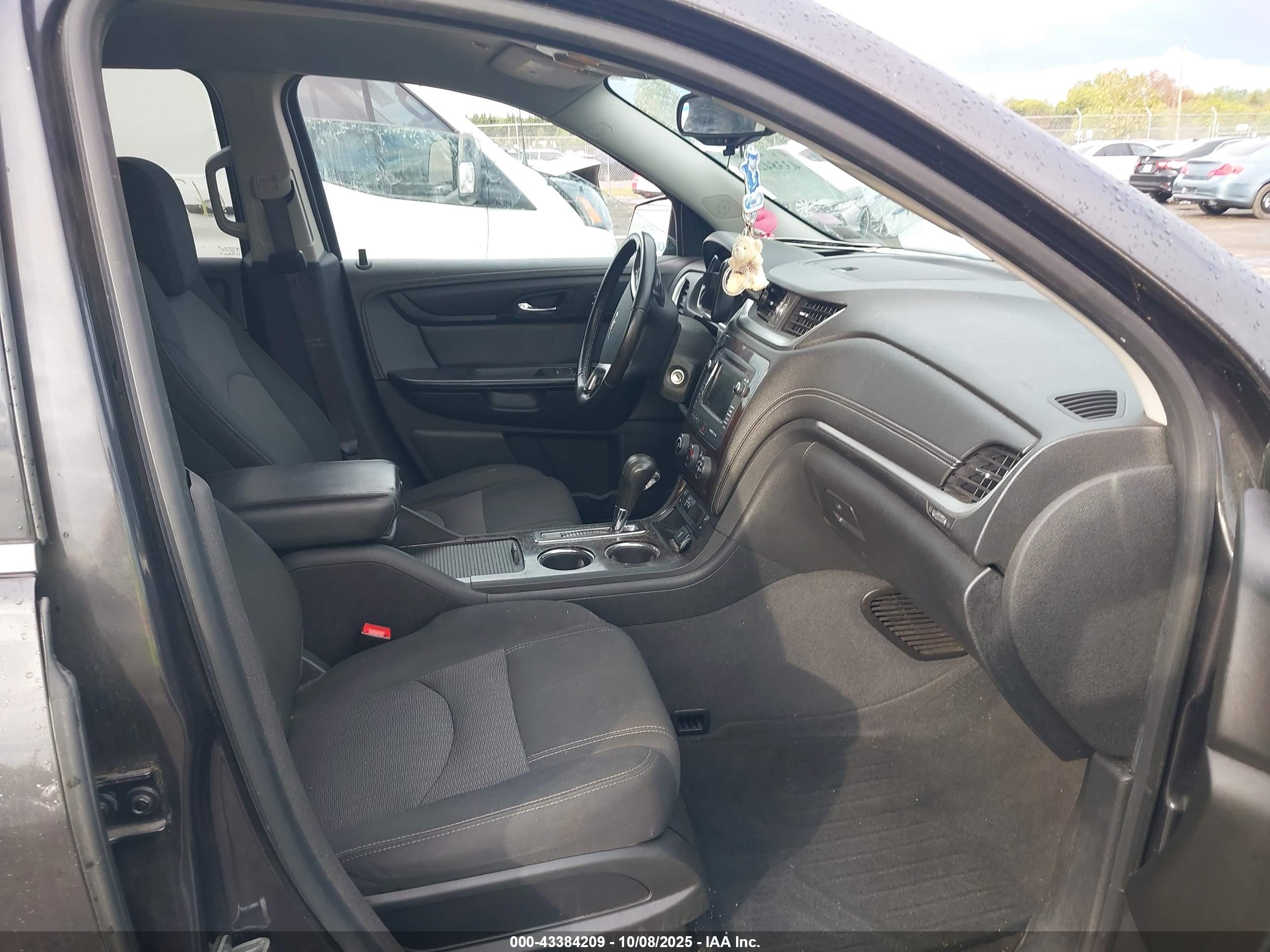 CHEVROLET TRAVERSE image 5