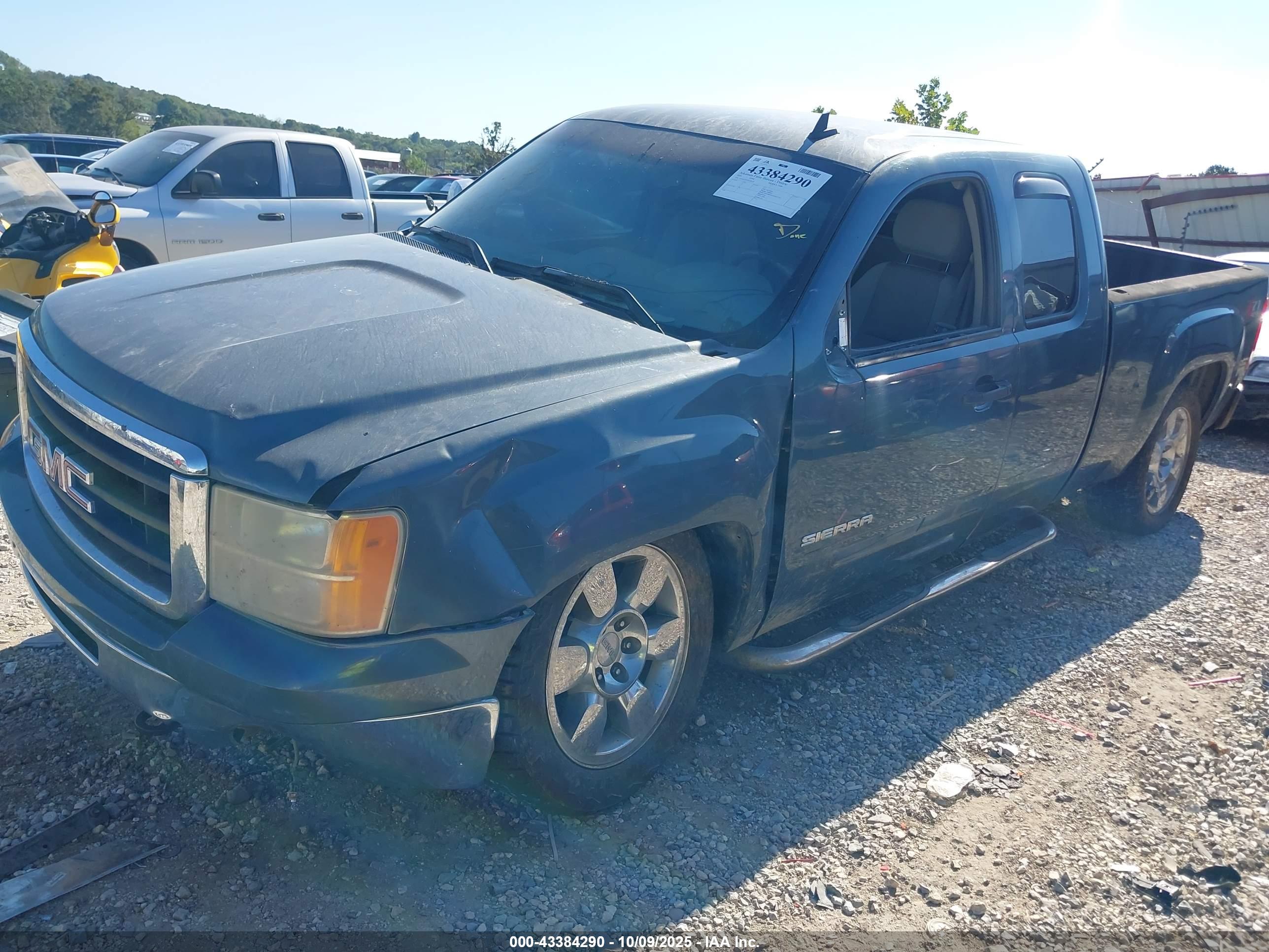 GMC SIERRA image 2