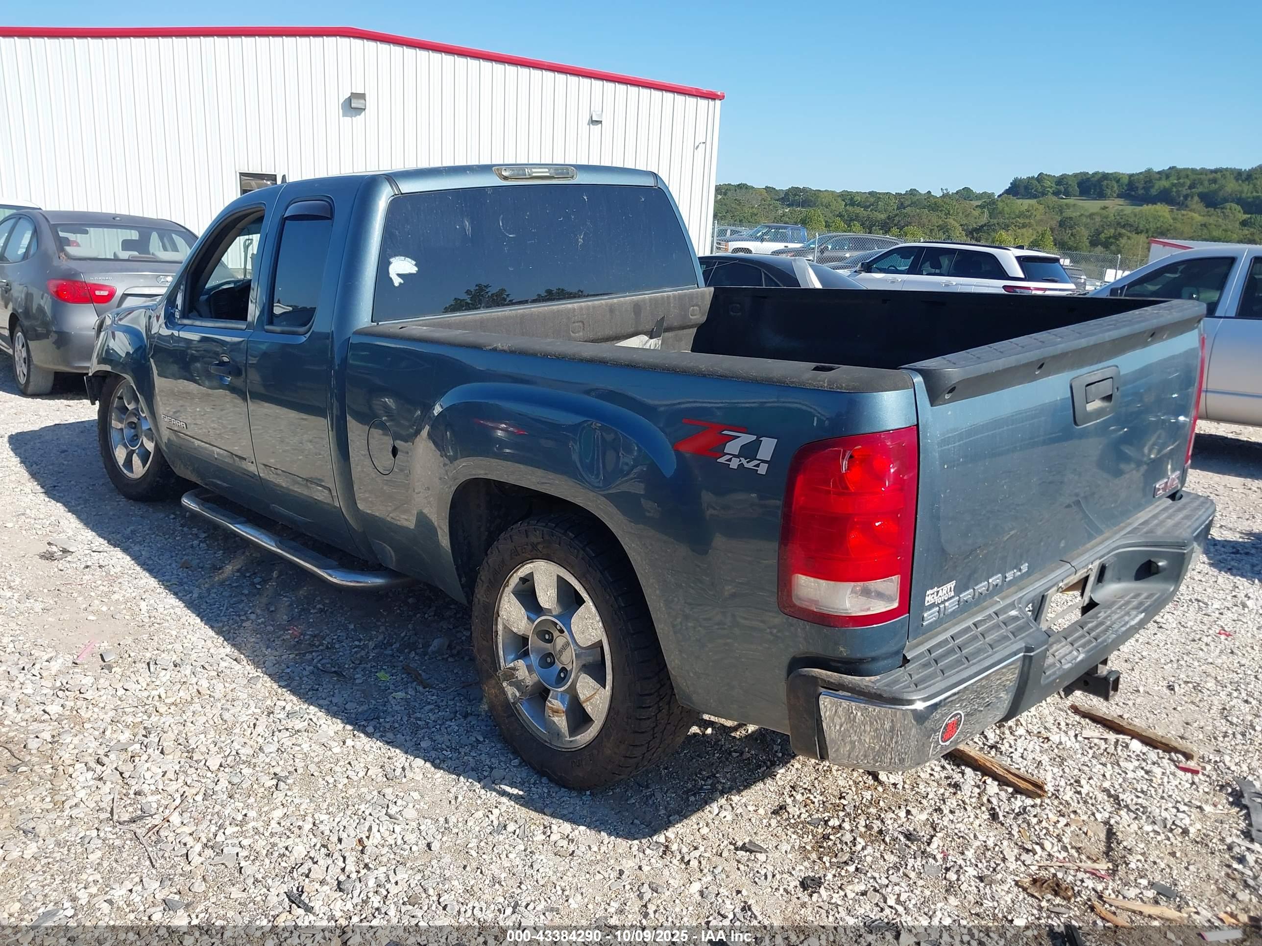 GMC SIERRA image 3