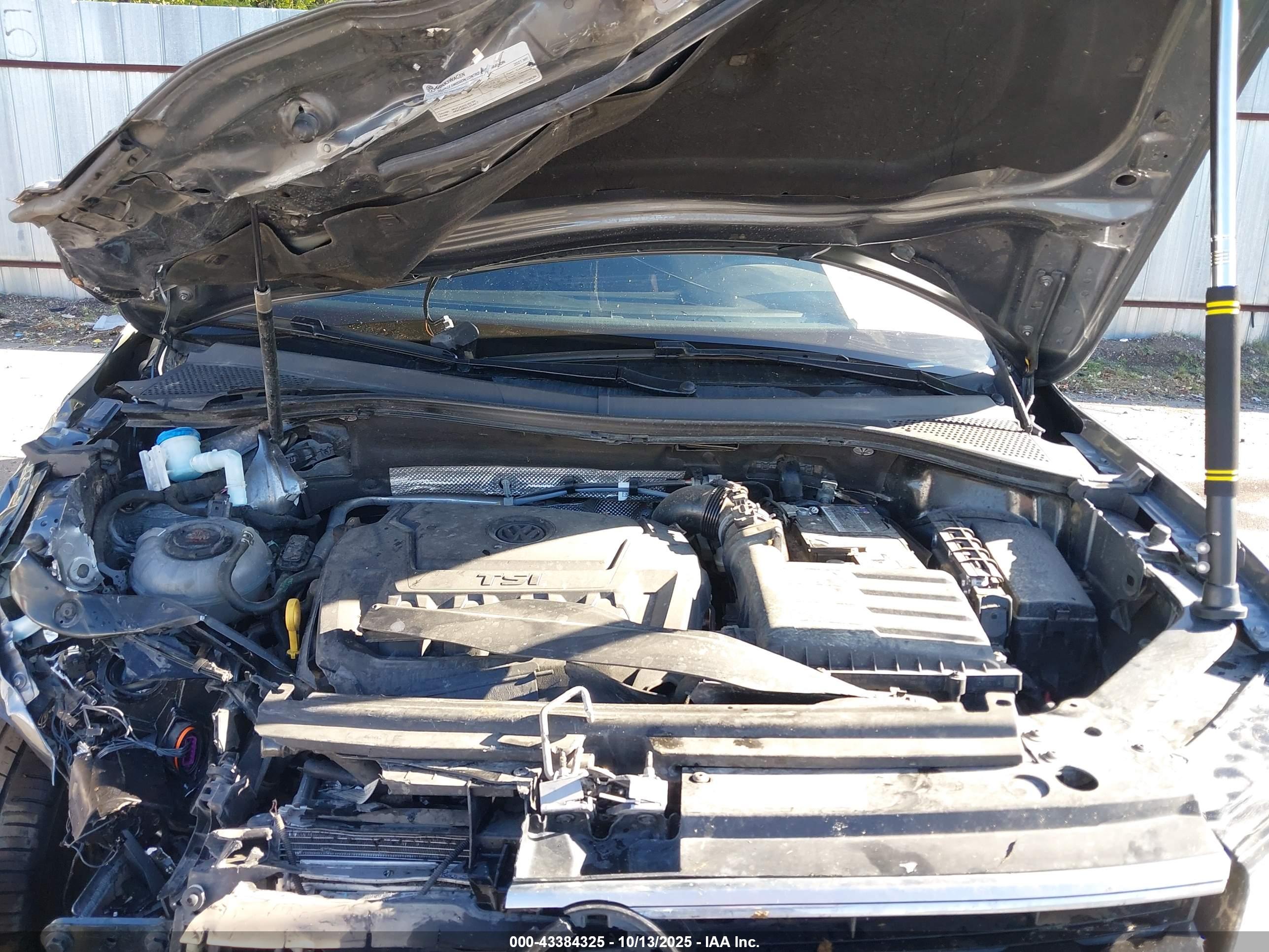 VOLKSWAGEN TIGUAN image 10