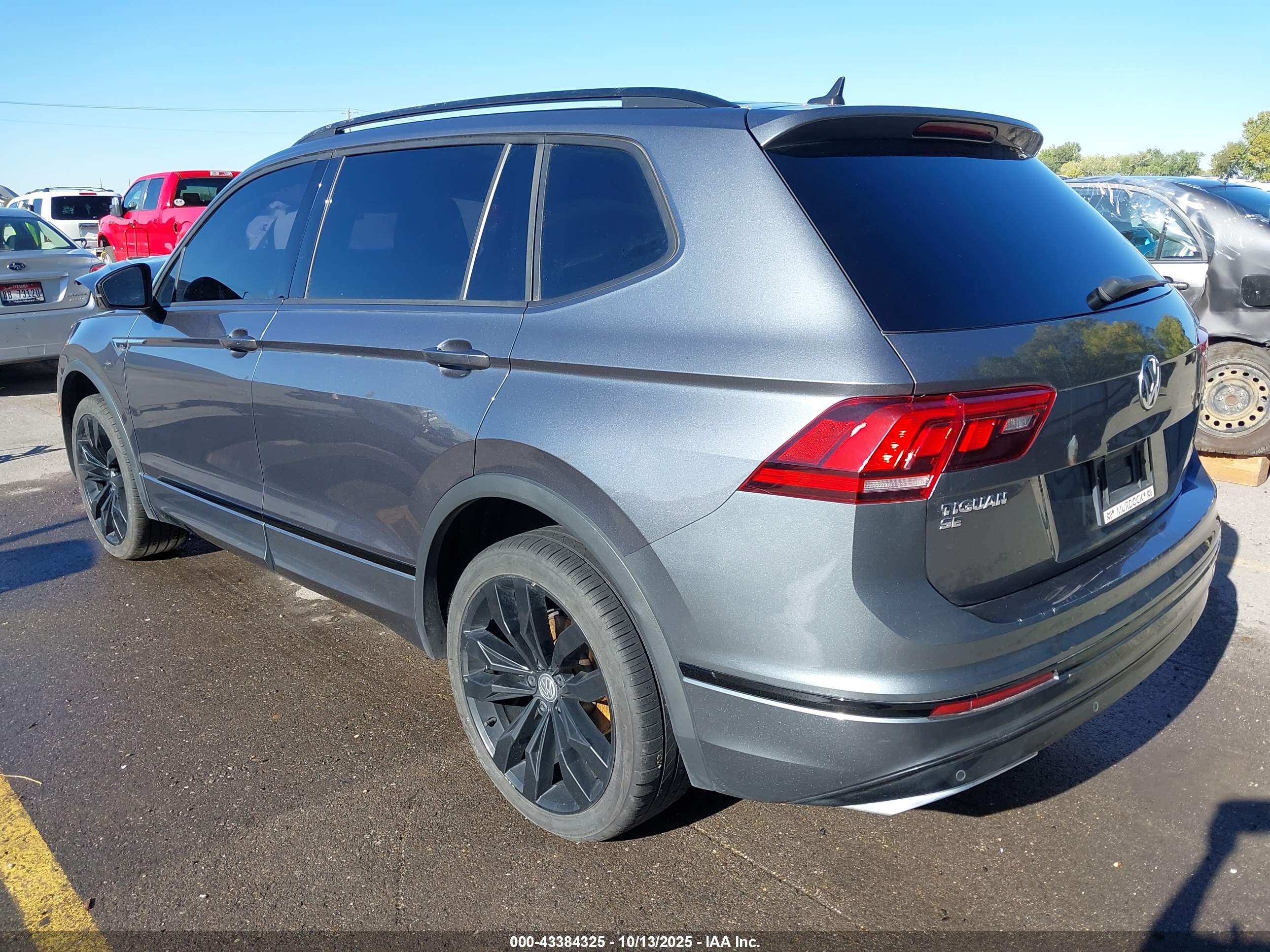 VOLKSWAGEN TIGUAN image 3