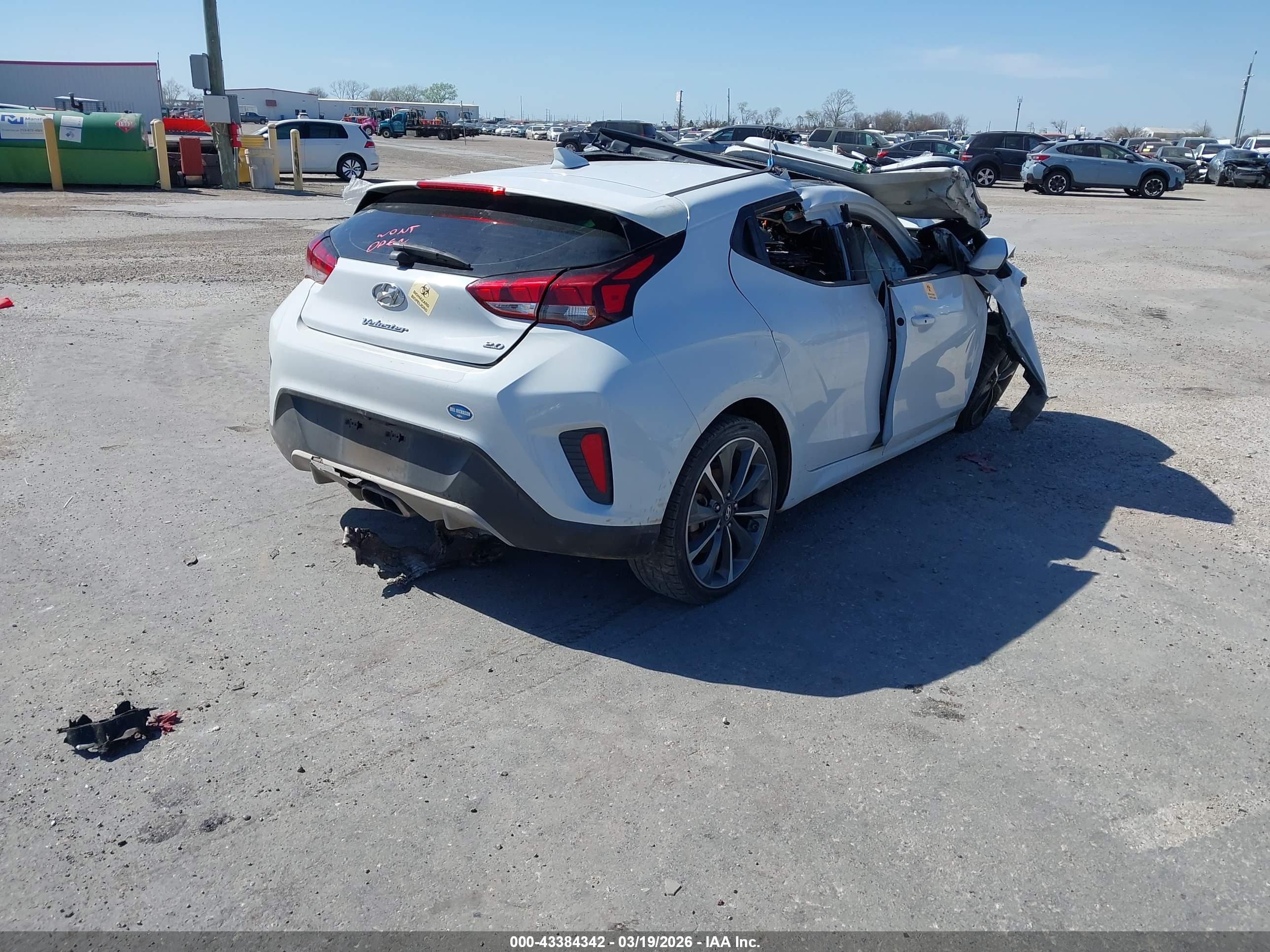 HYUNDAI VELOSTER image 4