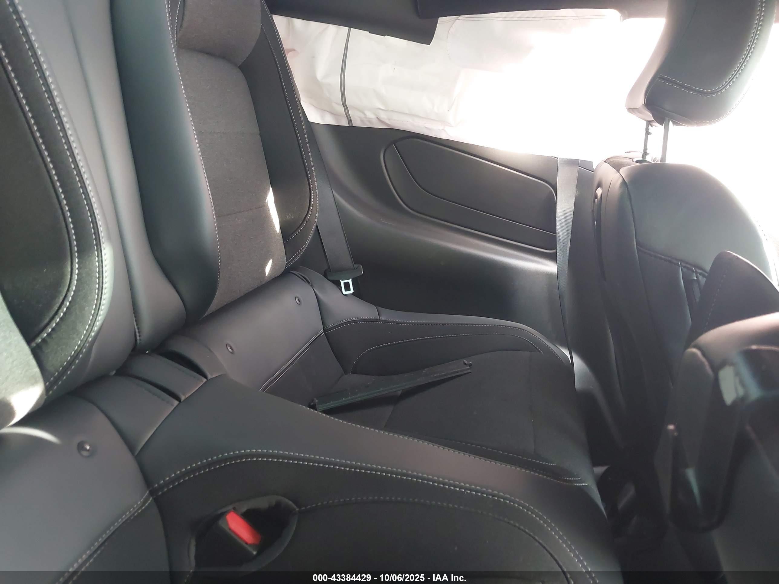 FORD MUSTANG image 8