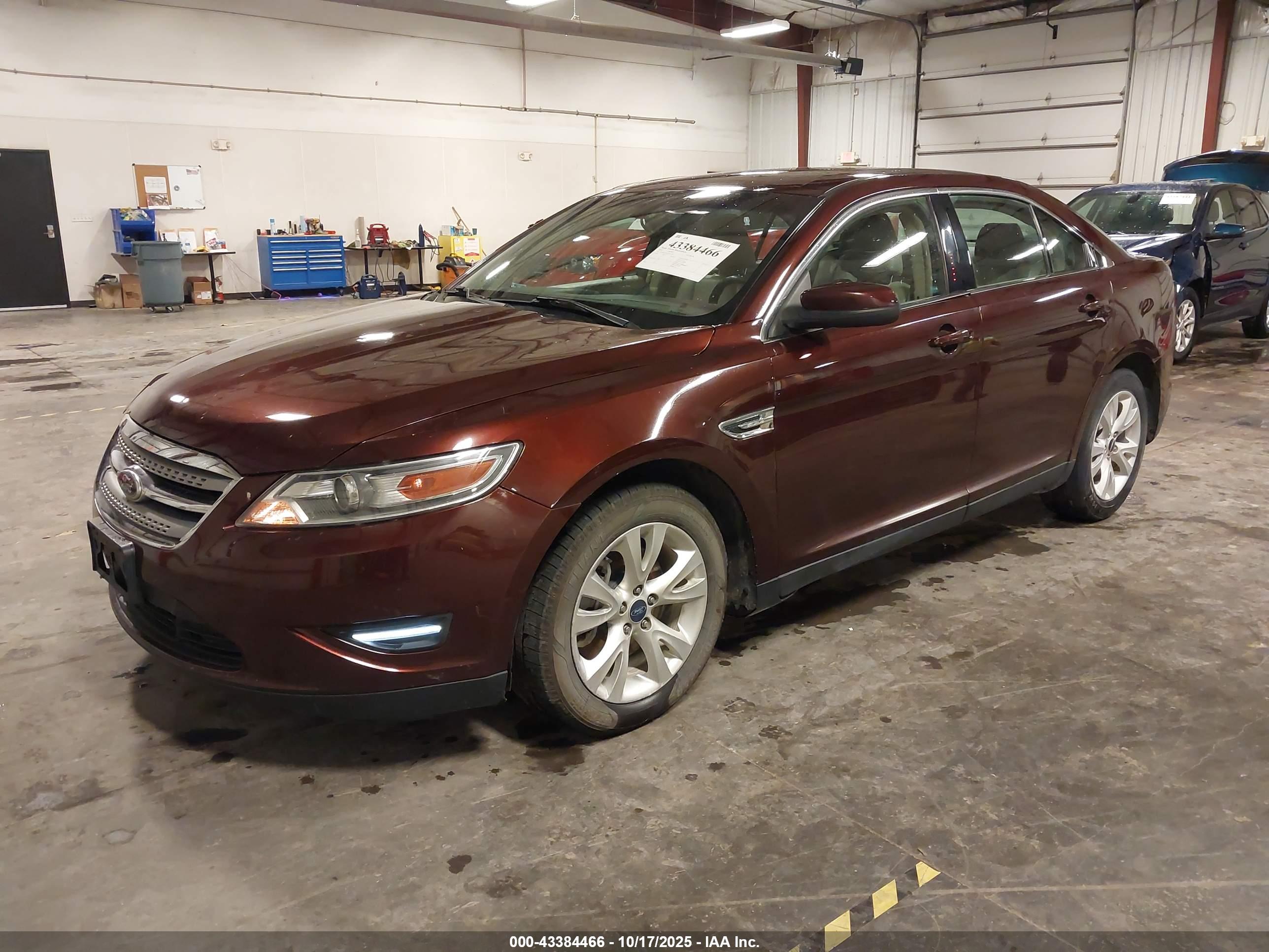 FORD TAURUS image 2