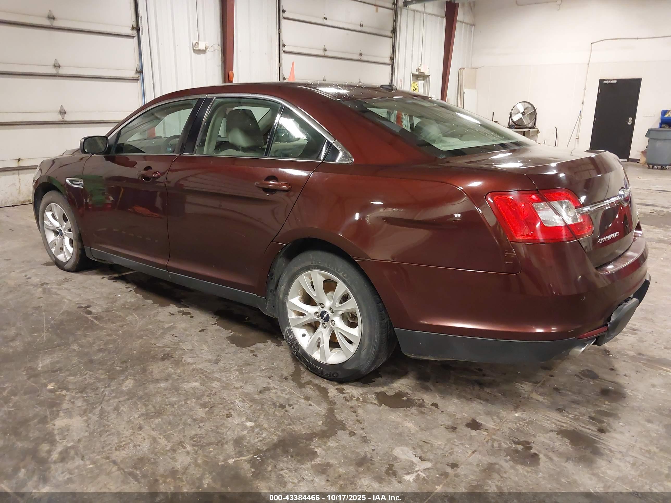 FORD TAURUS image 3