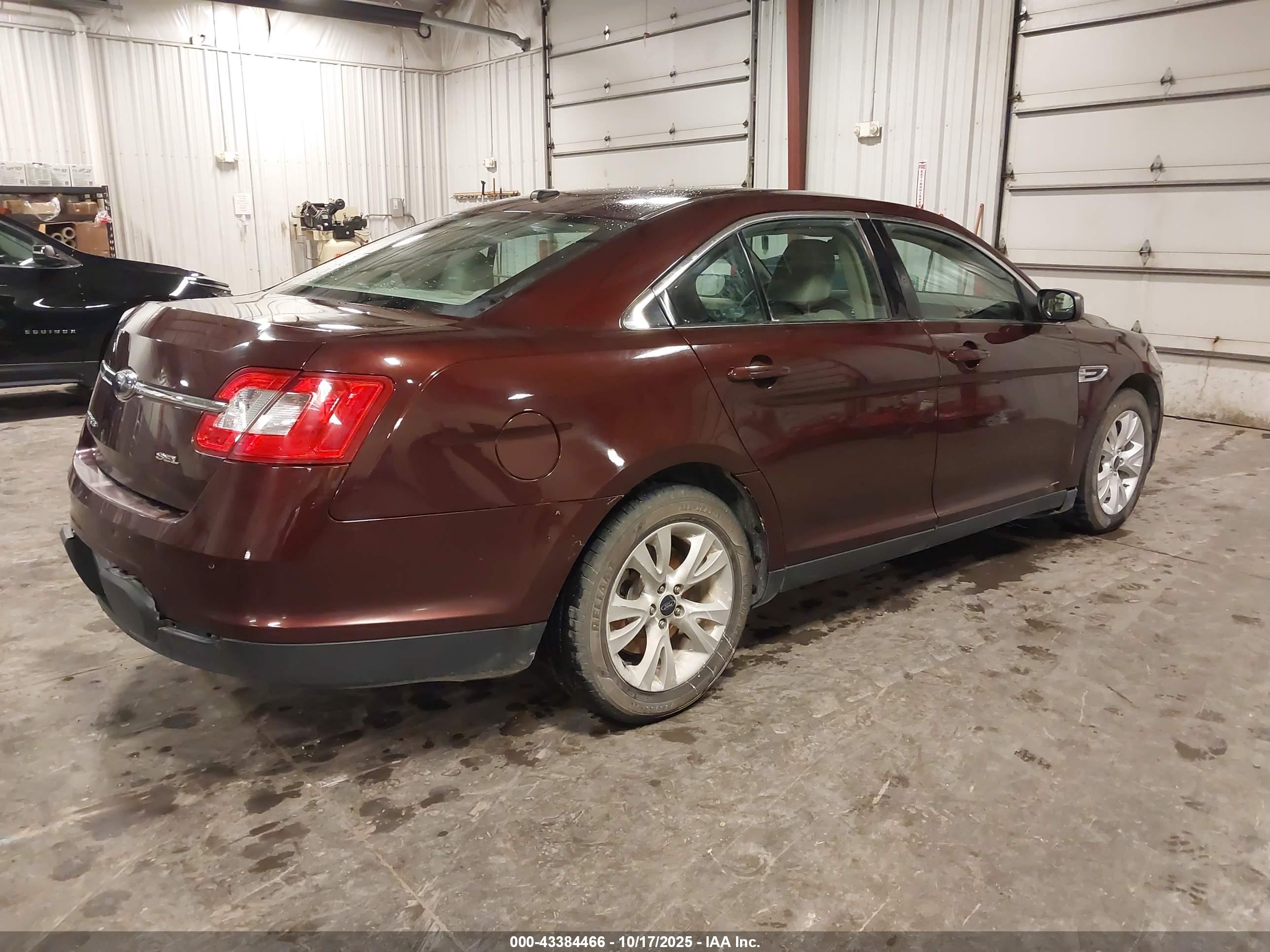 FORD TAURUS image 4