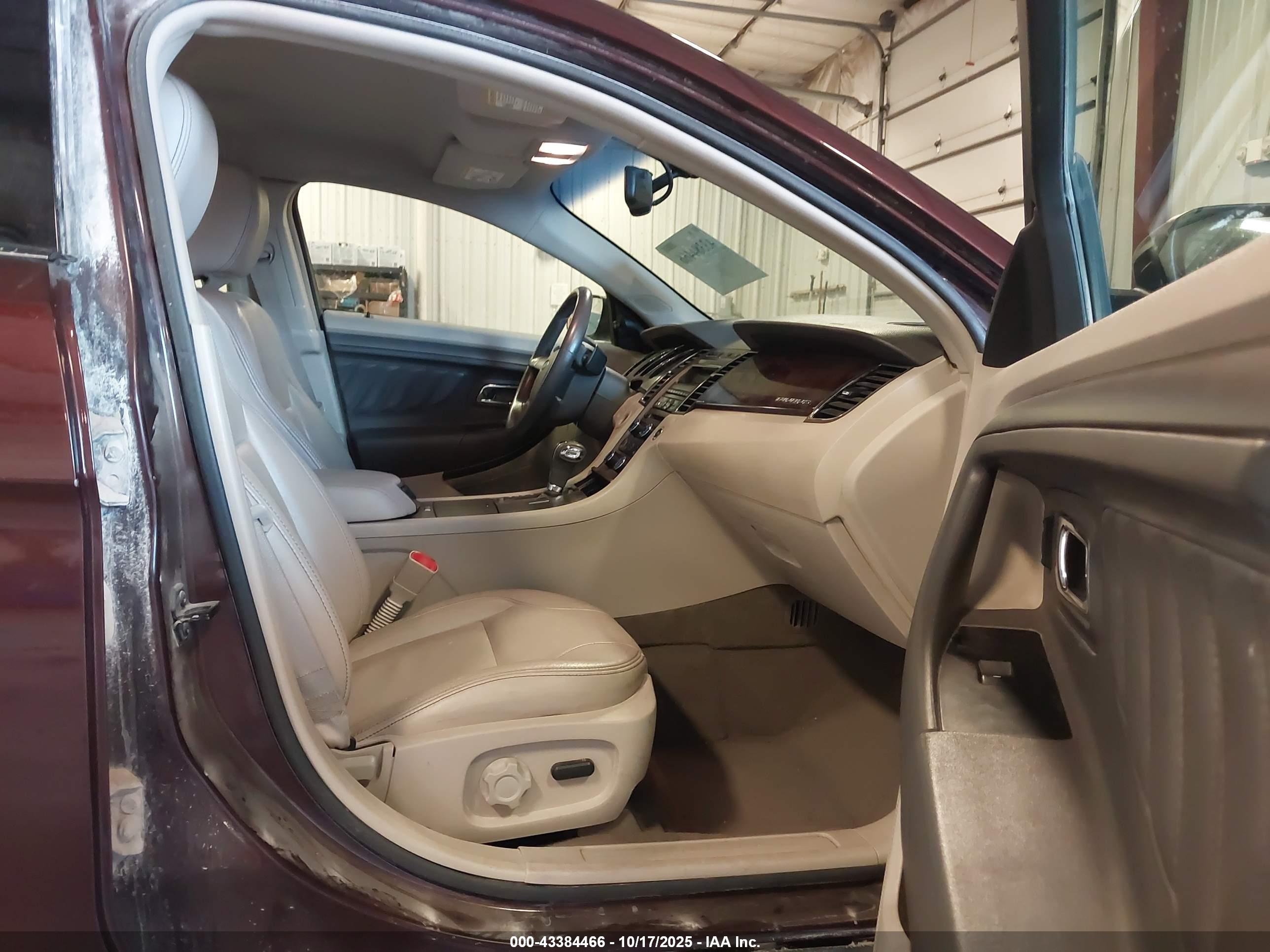 FORD TAURUS image 5