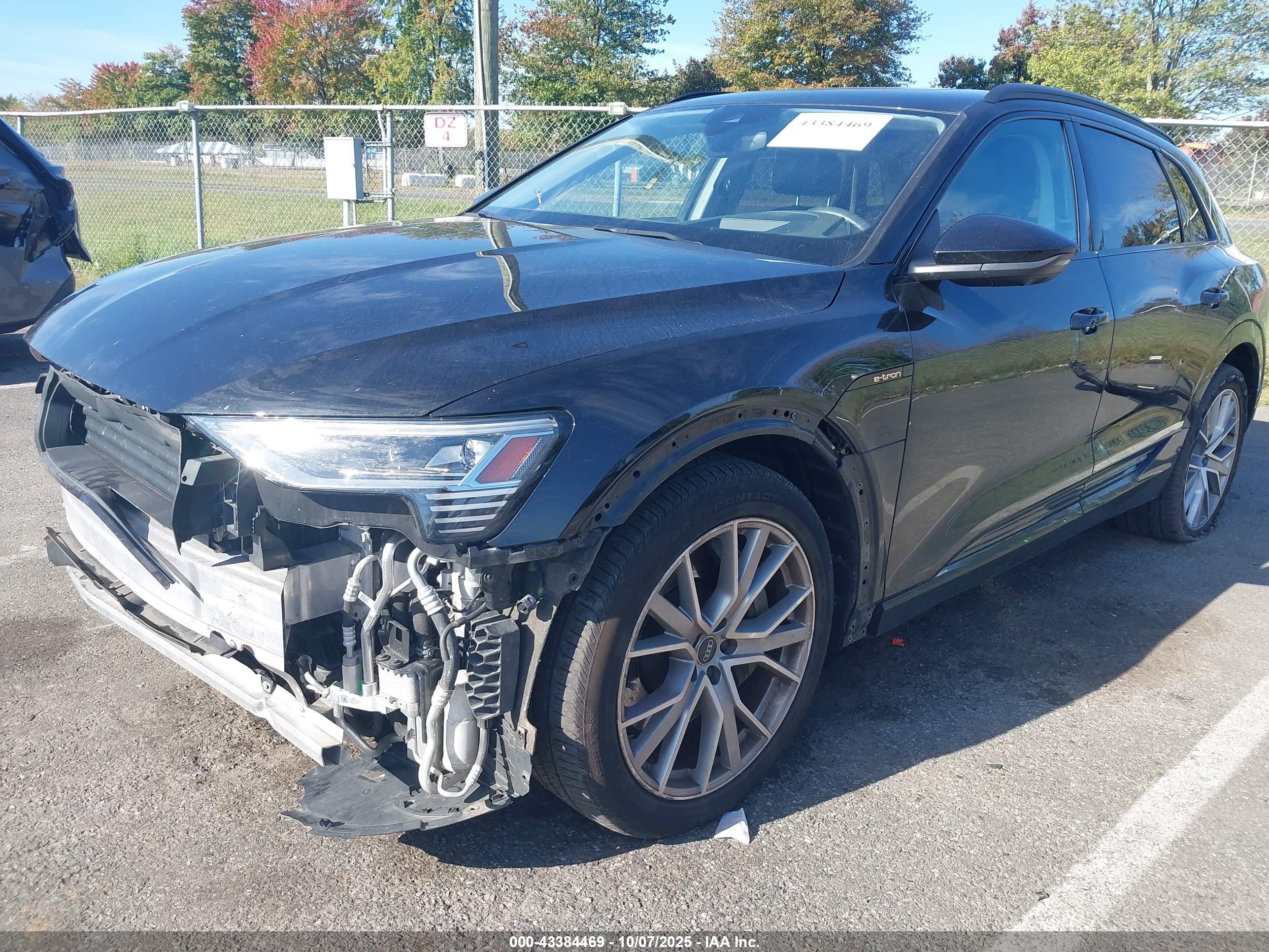 AUDI E-TRON image 2