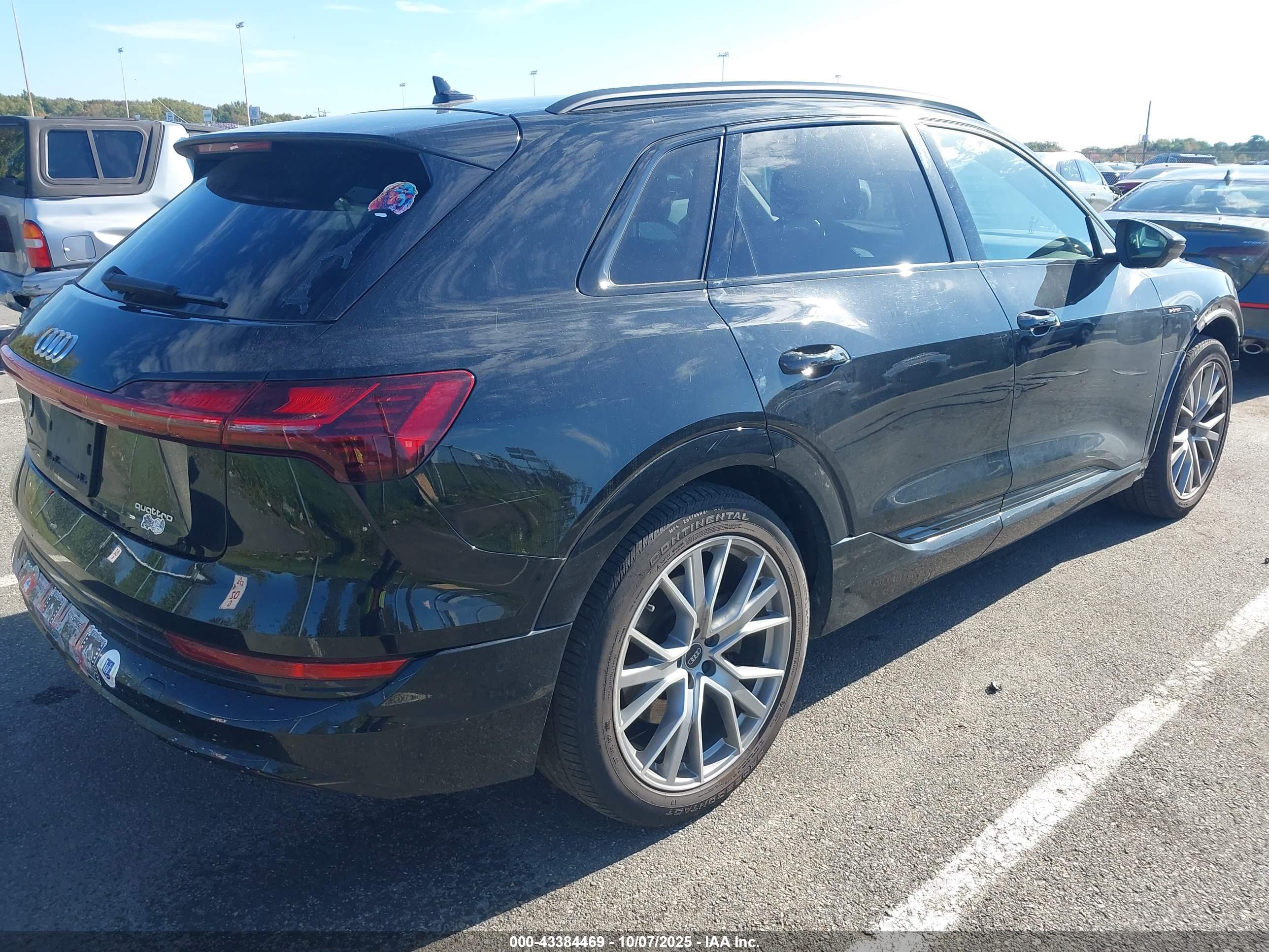 AUDI E-TRON image 4