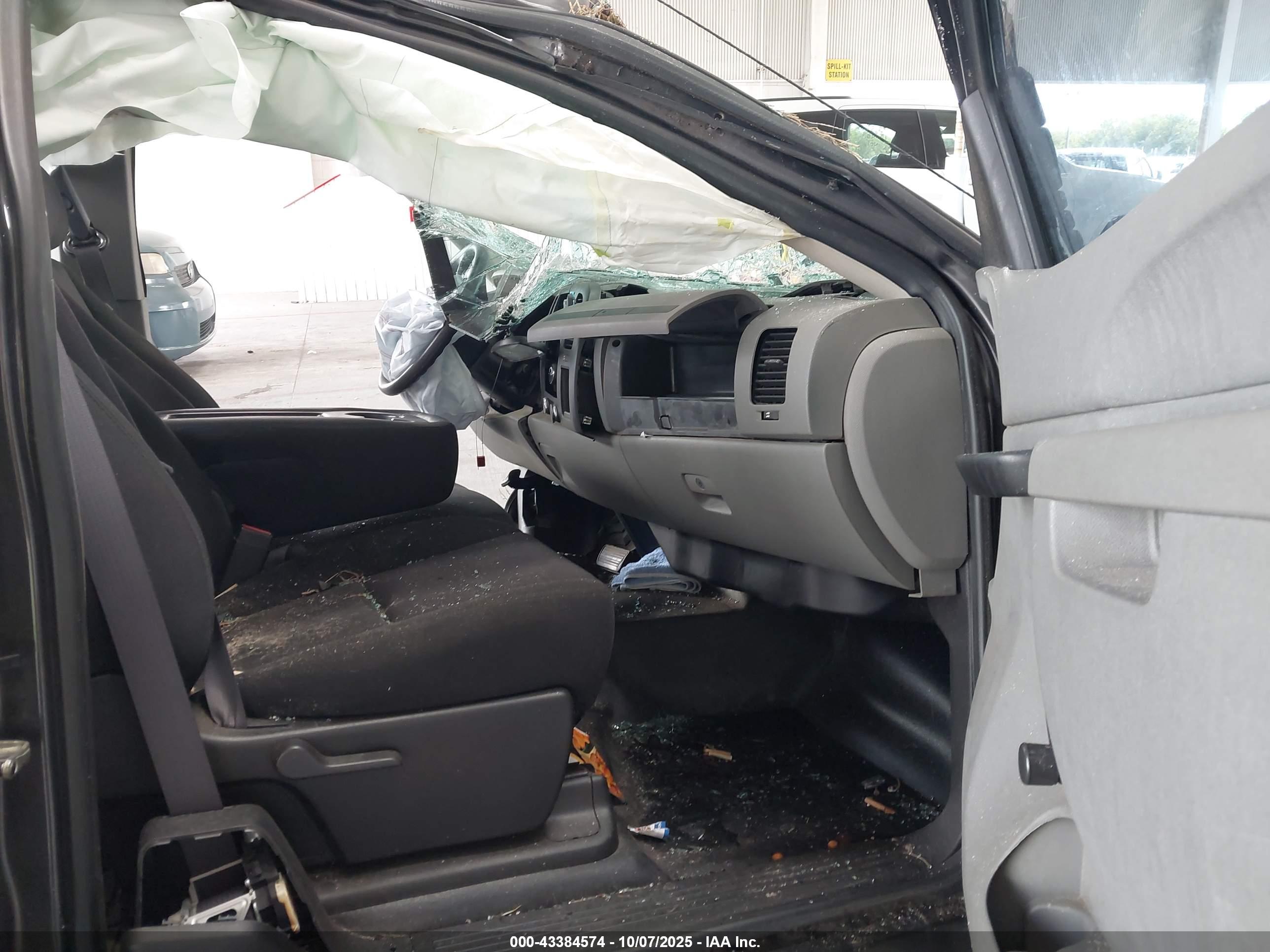 CHEVROLET SILVERADO image 5