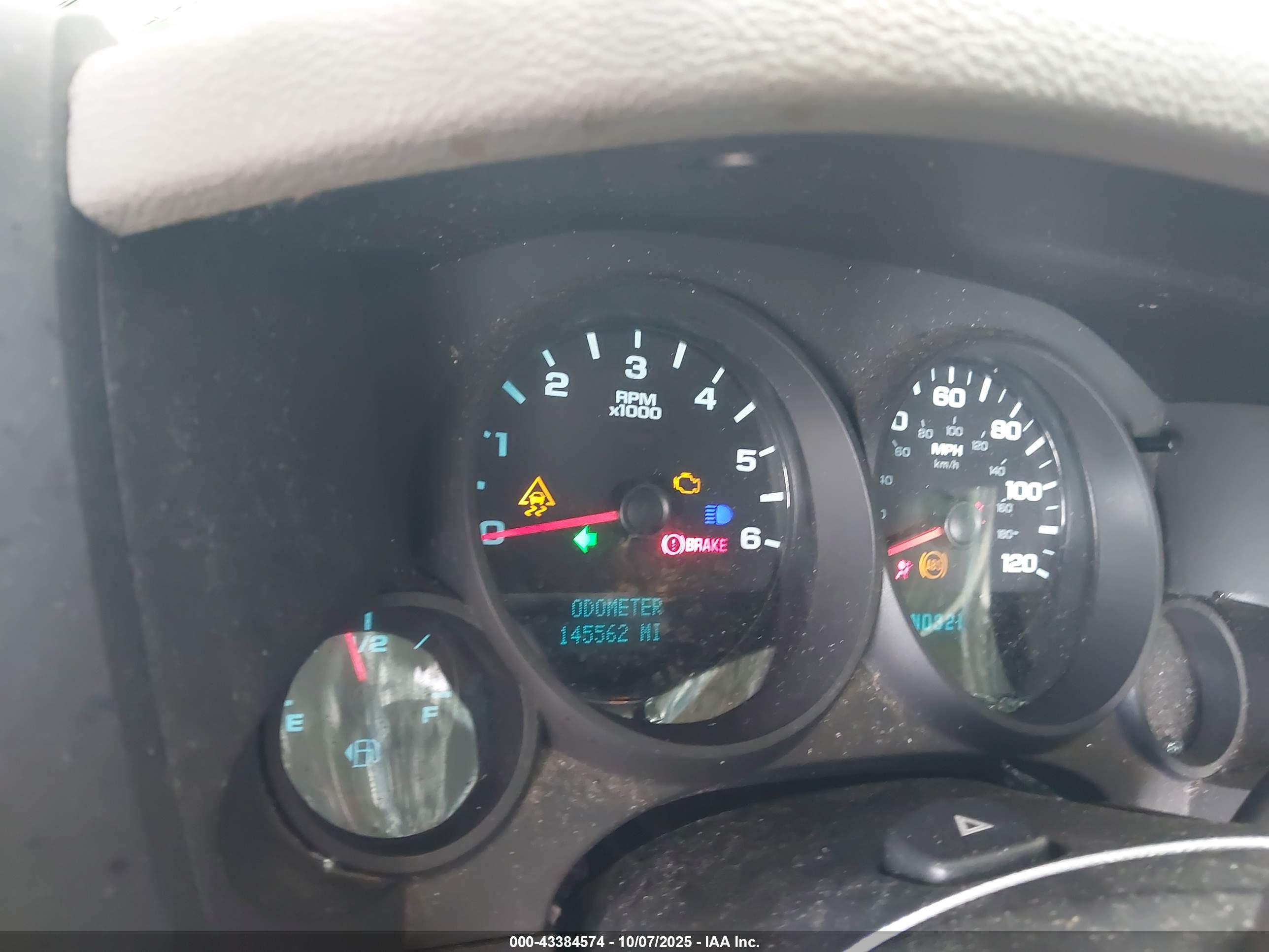 CHEVROLET SILVERADO image 7