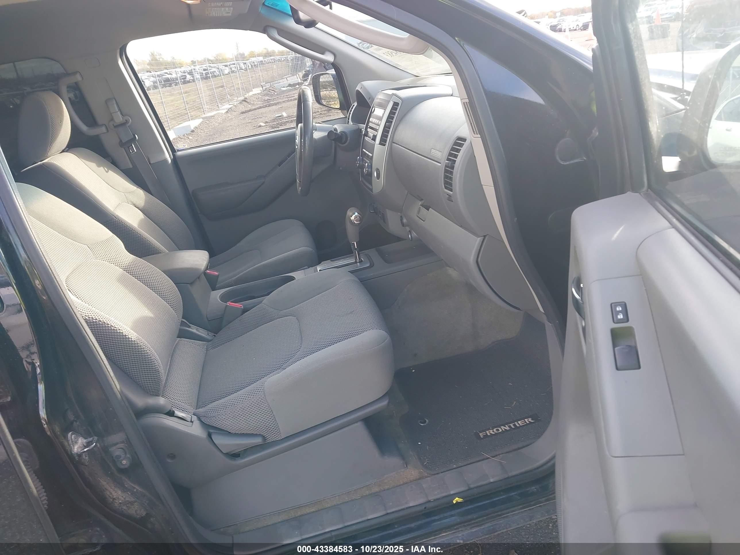 NISSAN FRONTIER image 5