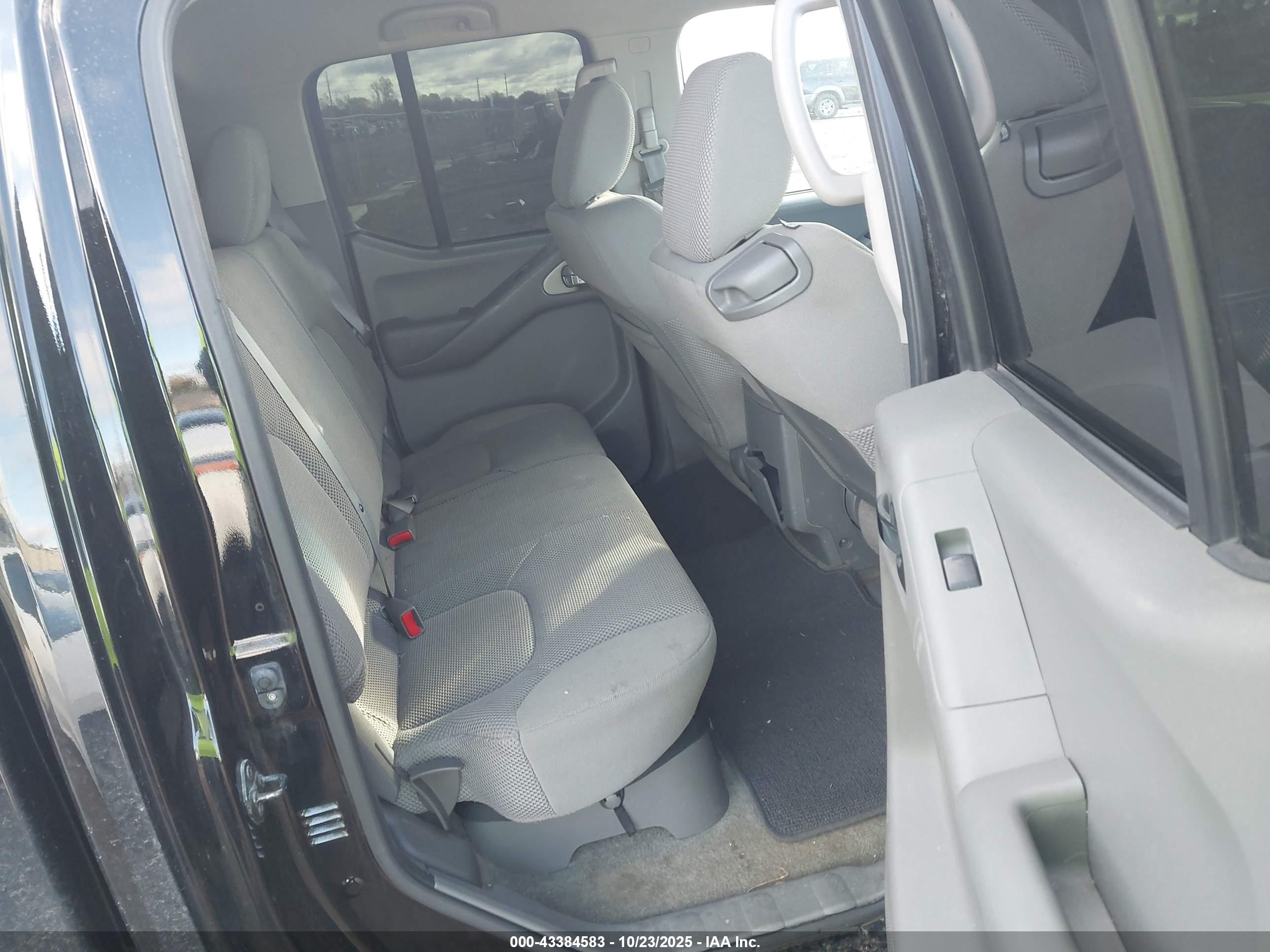 NISSAN FRONTIER image 8