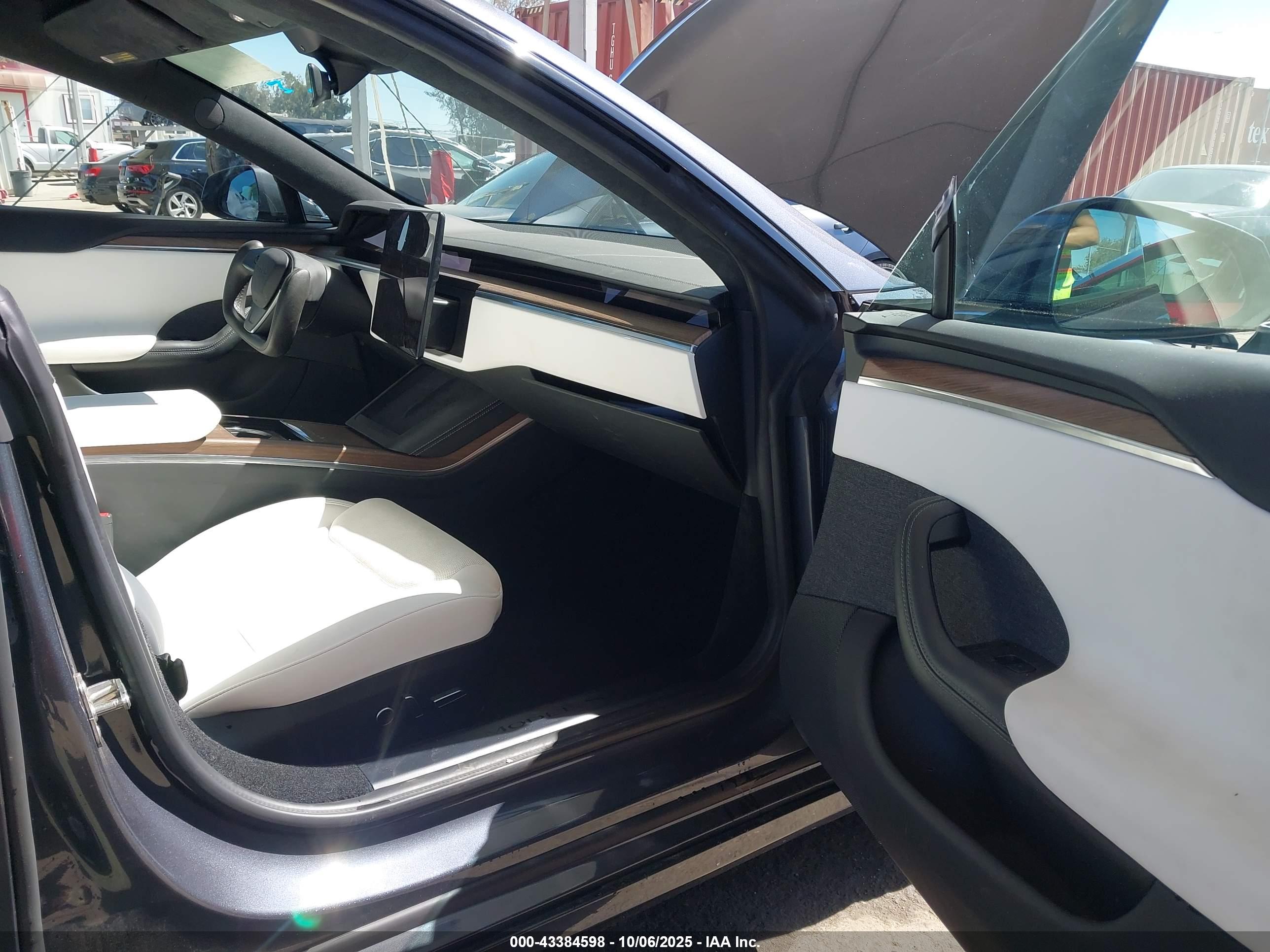 TESLA MODEL image 5