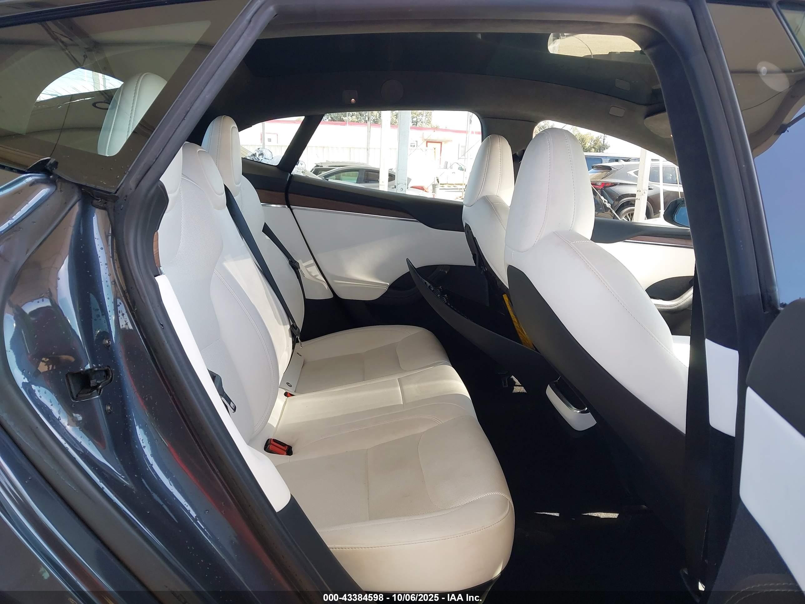 TESLA MODEL image 8